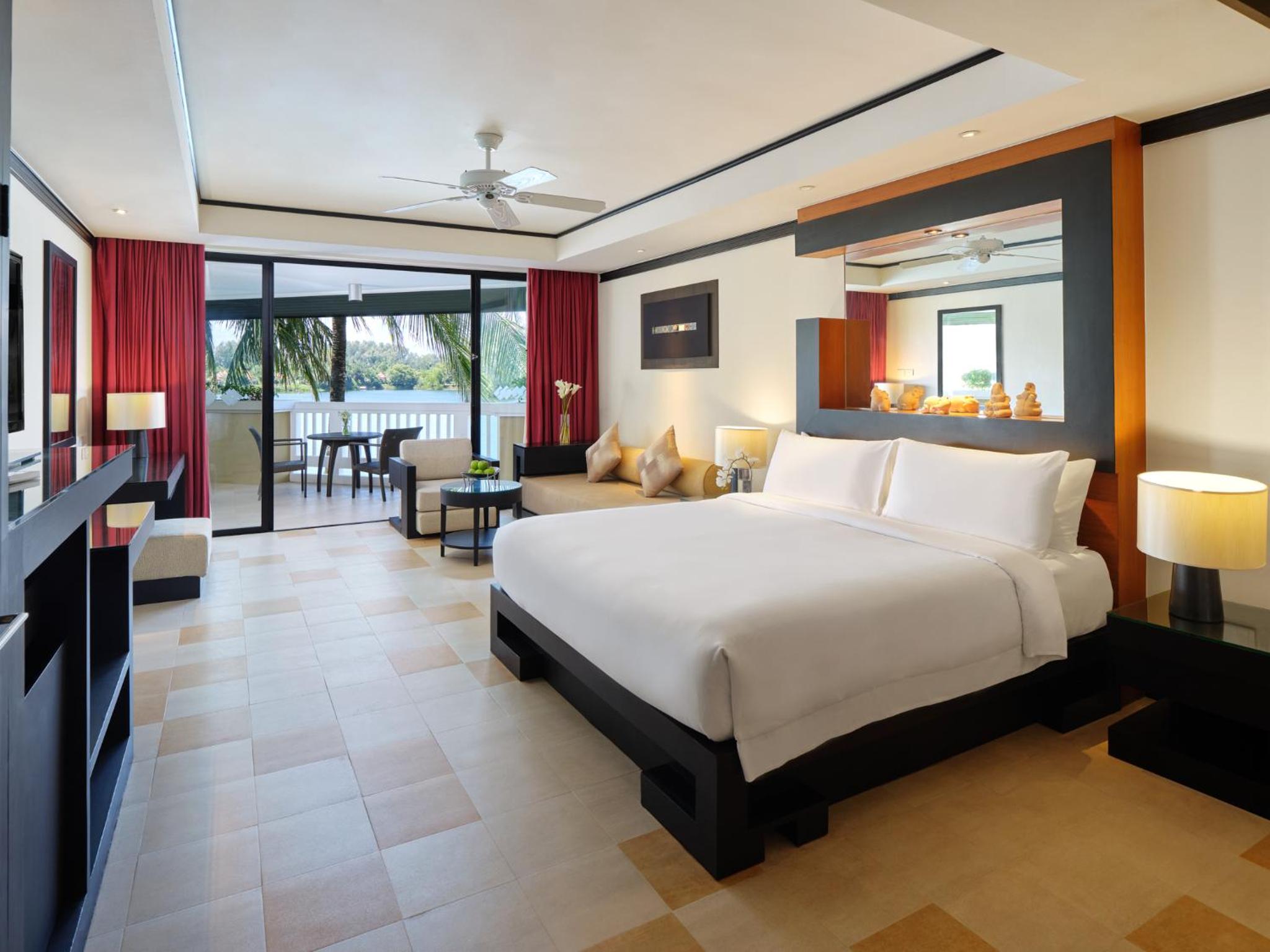 Laguna Grand Room - Photo 1
