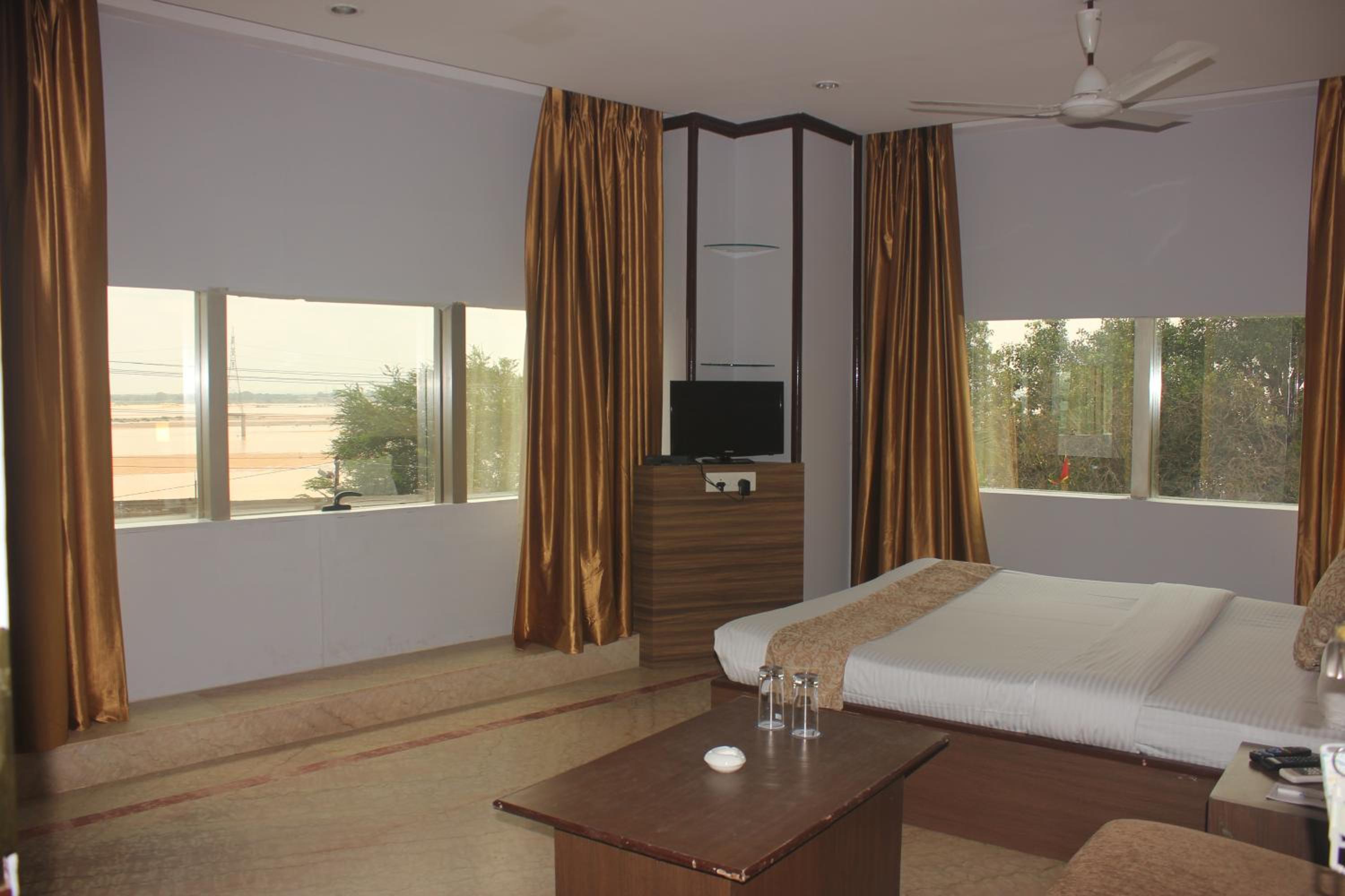 King Room with Lake View photo 3