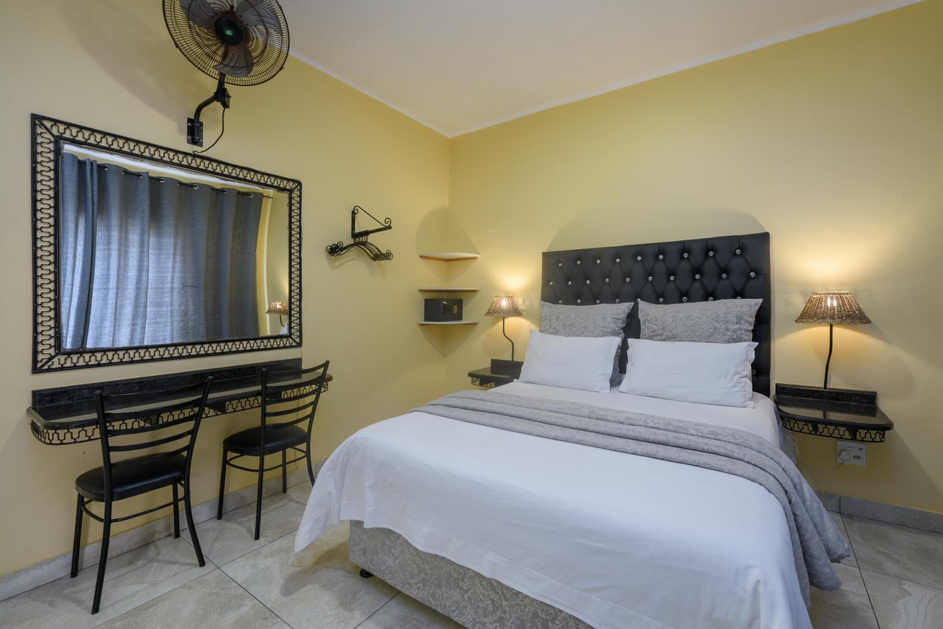 Studio Apartment - Photo 4