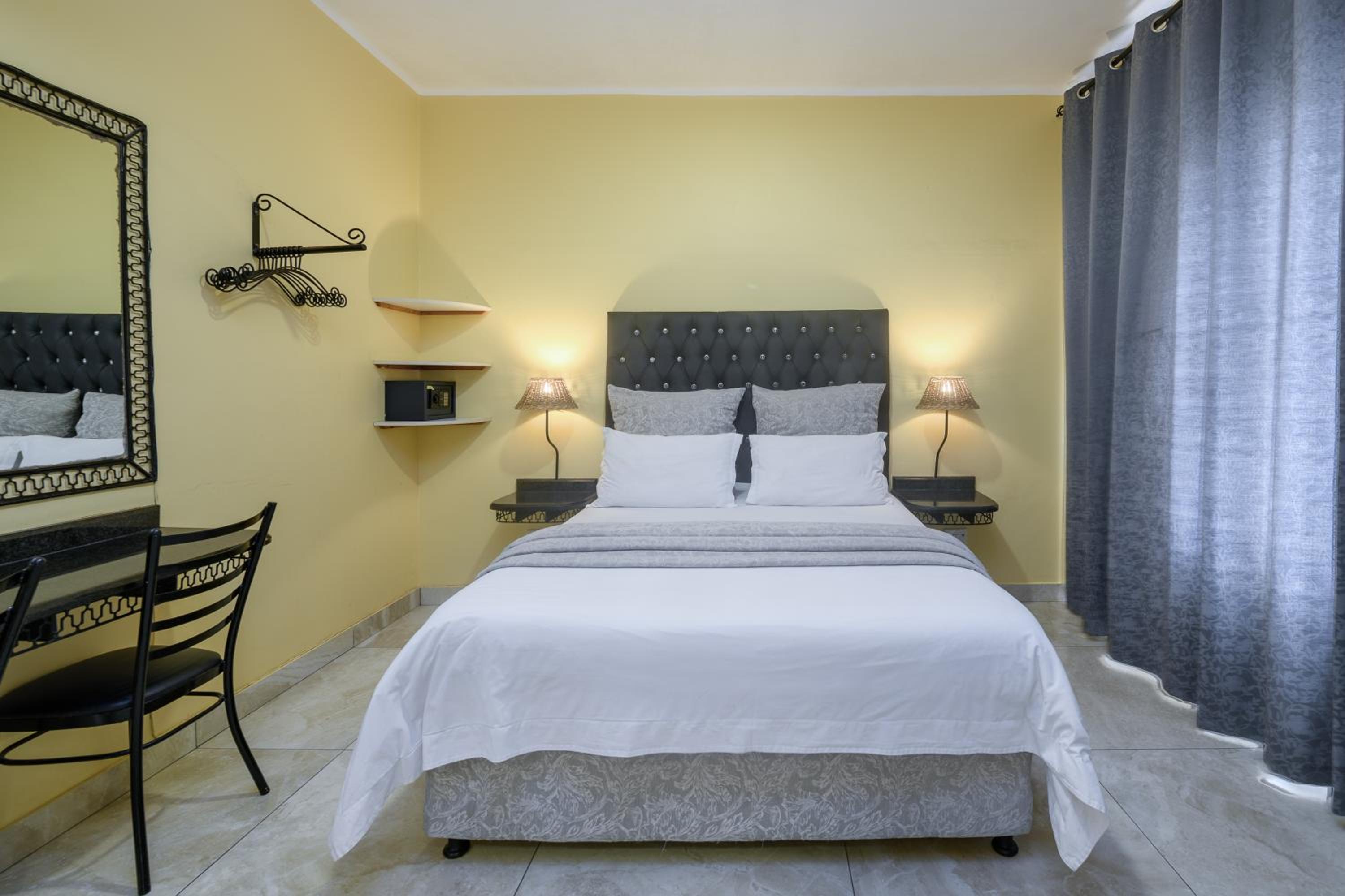 Studio Apartment - Photo 3