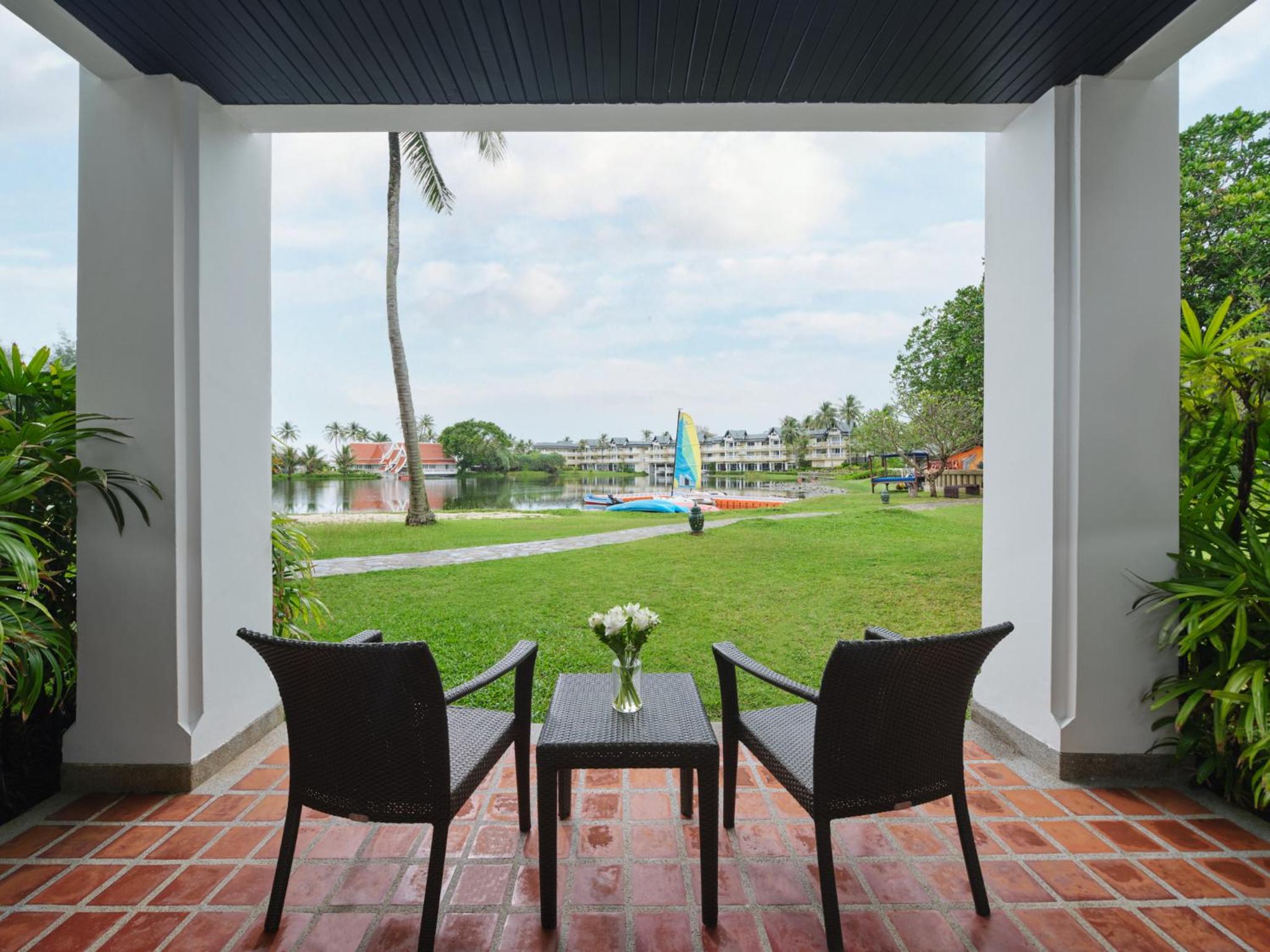 Two-Bedroom Island Suite photo 2