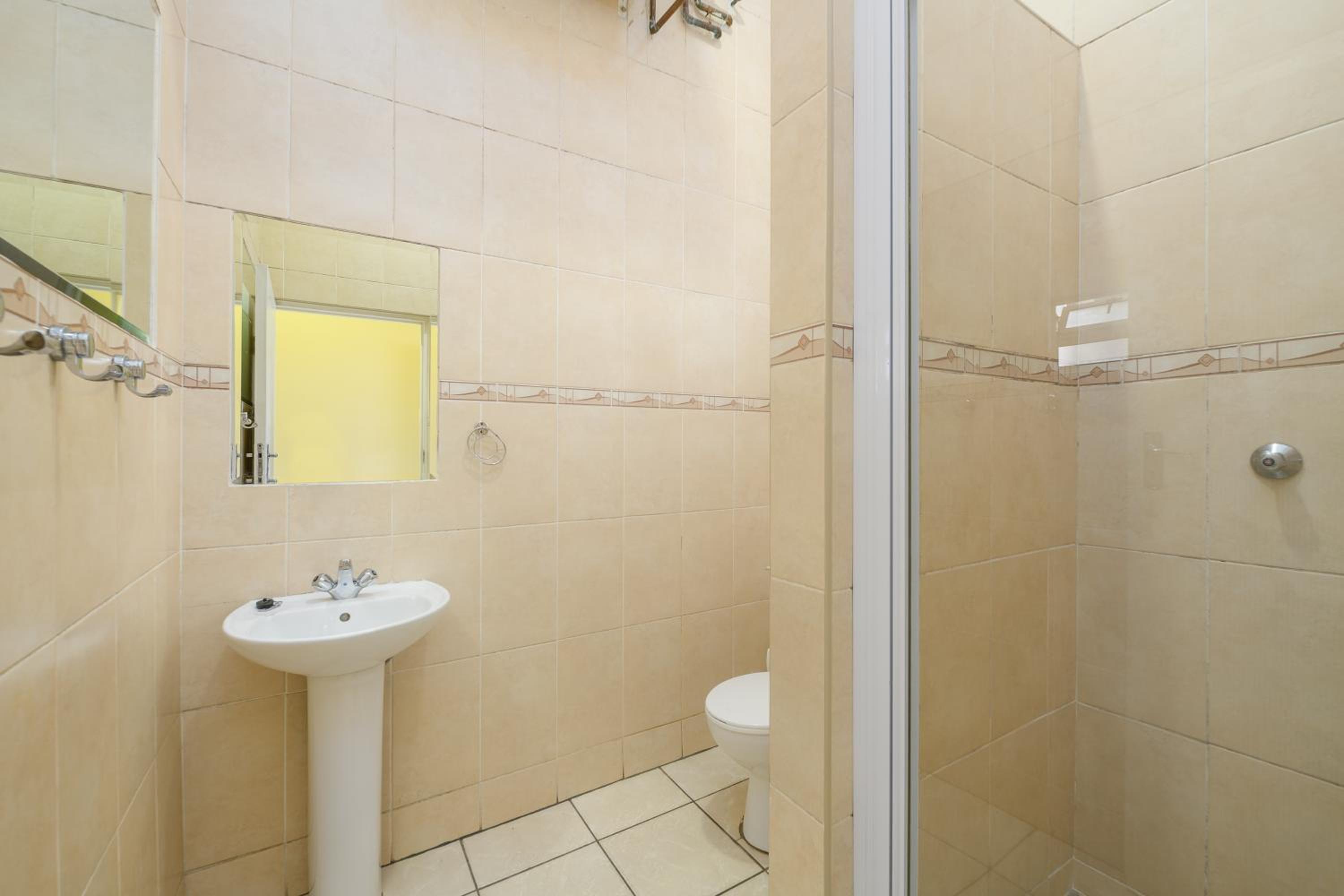 One-Bedroom Apartment - Photo 3