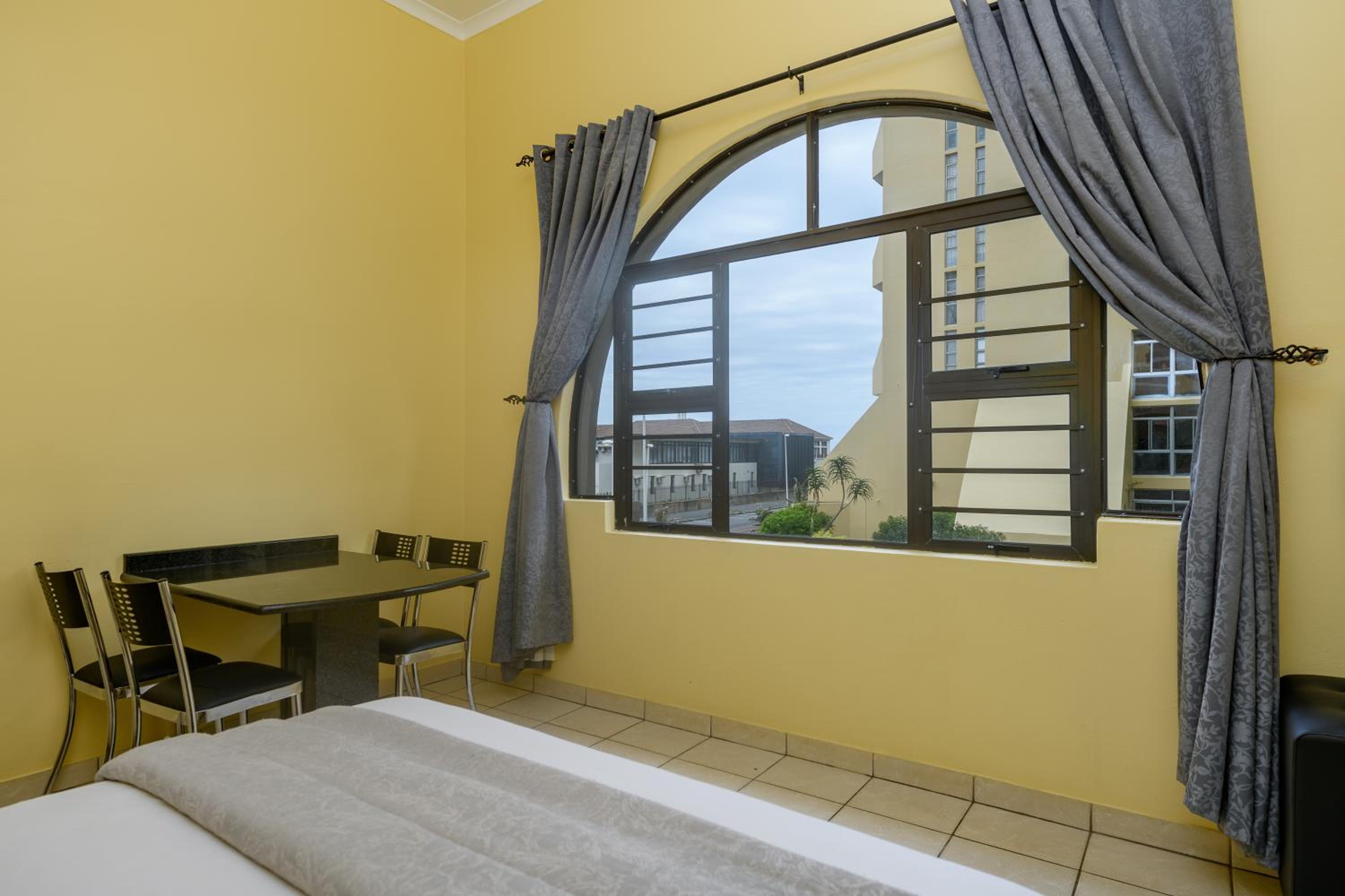 One-Bedroom Apartment - Photo 9