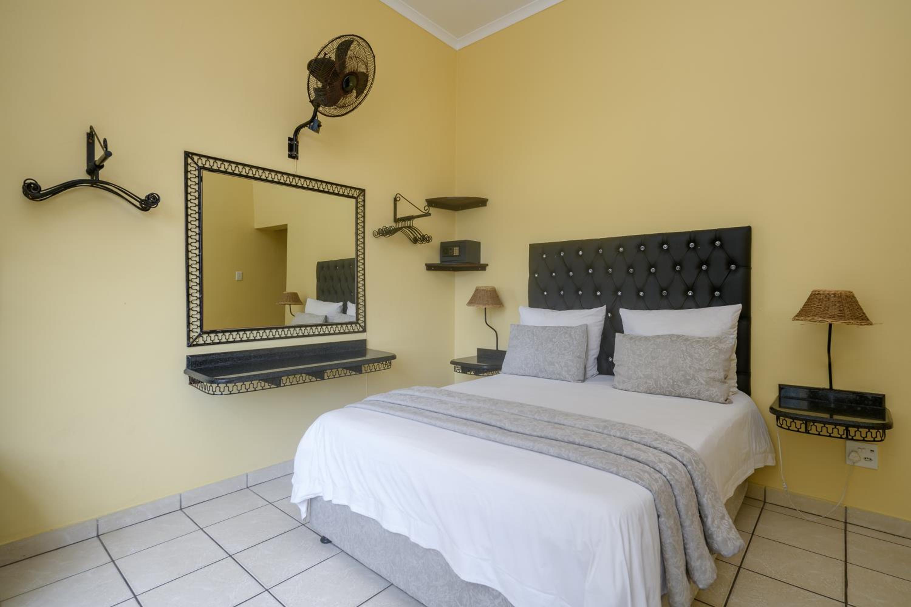 One-Bedroom Apartment - Photo 8
