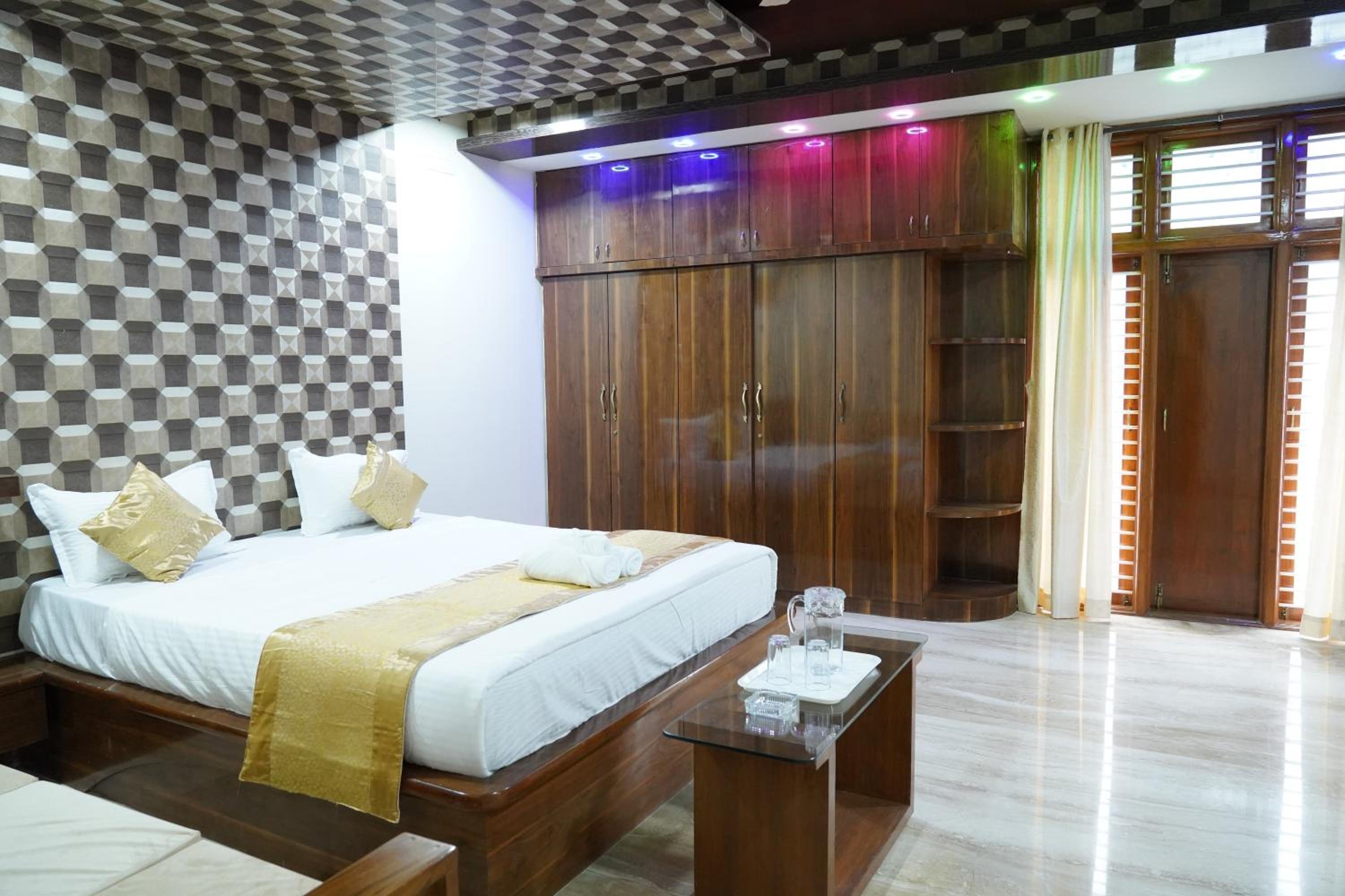 Superior King Suite