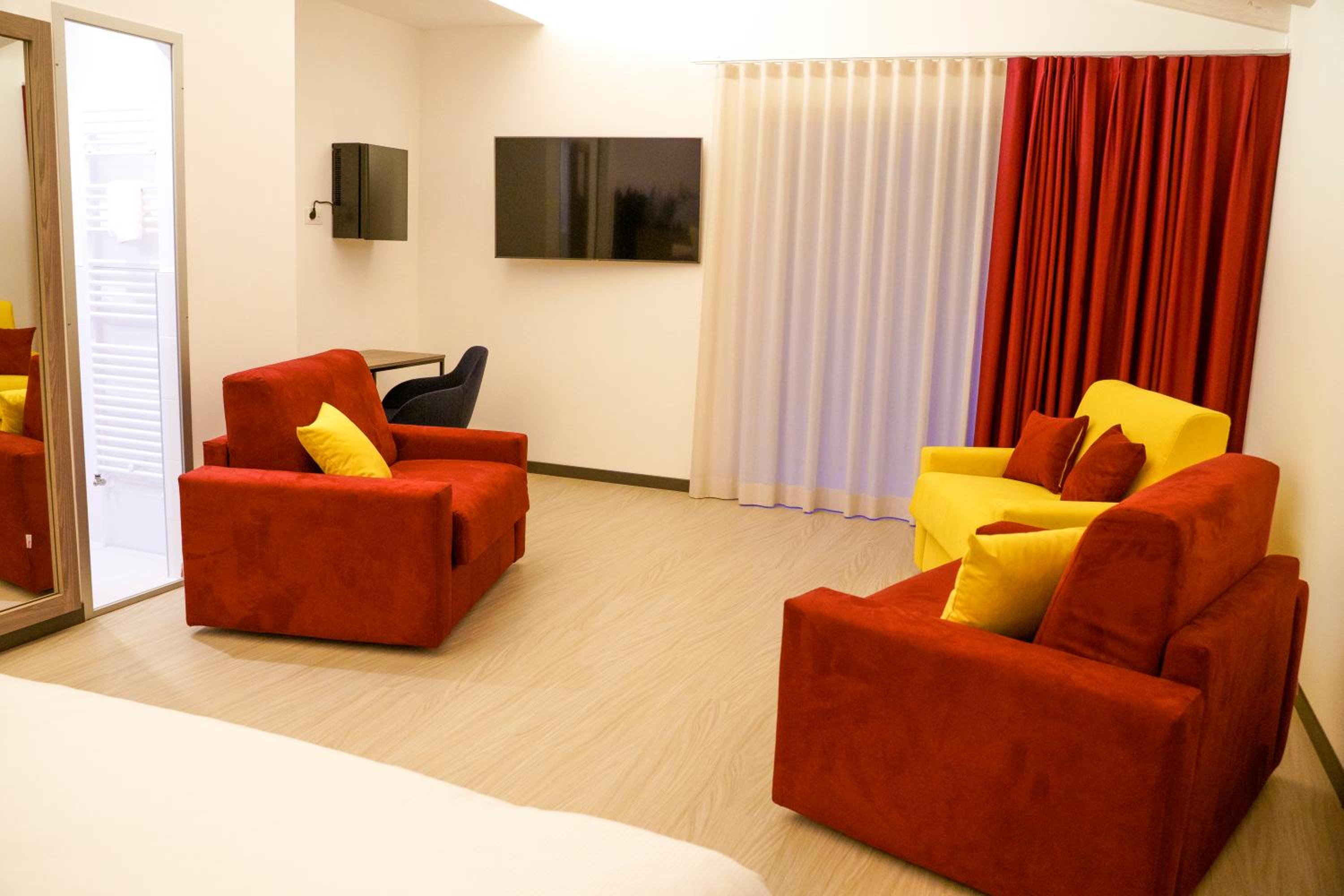 Deluxe Suite photo 3