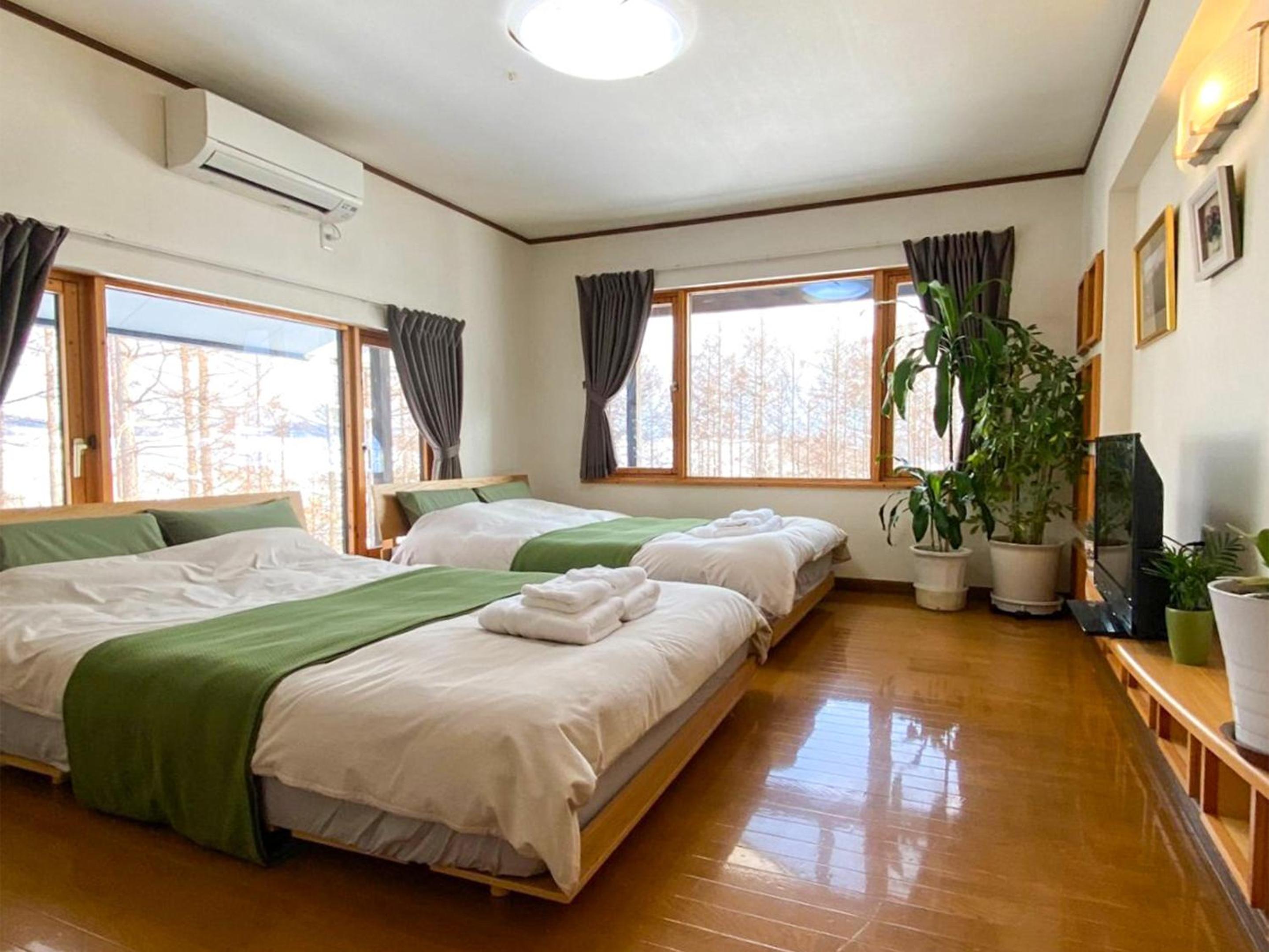 Superior Twin Room with Shared Bathroom - Non-Smoking photo 1