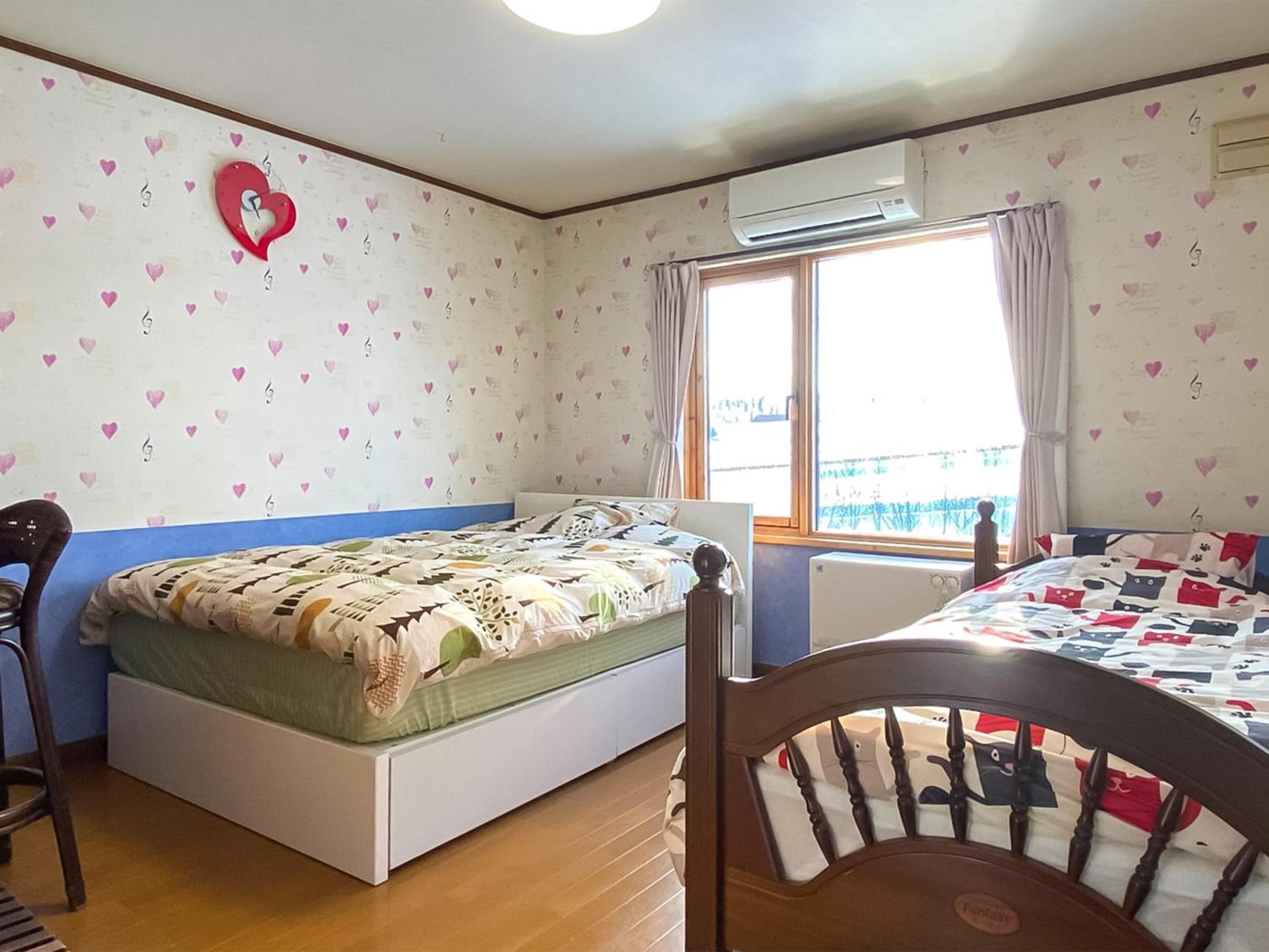 Standard Twin Room with Shared Bathroom - Non-Smoking photo 1