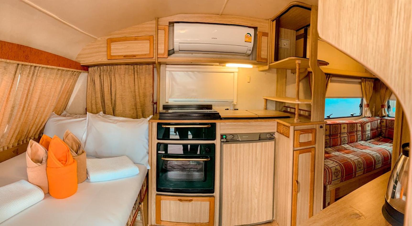Deluxe Double Room With Side Sea View