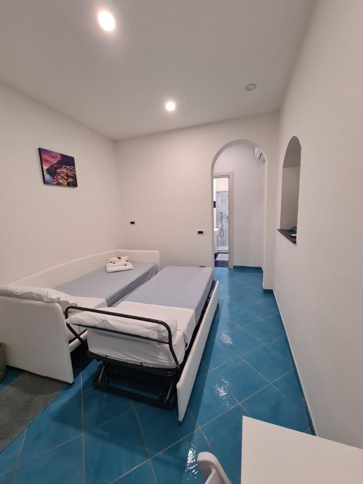 Deluxe Quadruple Room - Photo 13