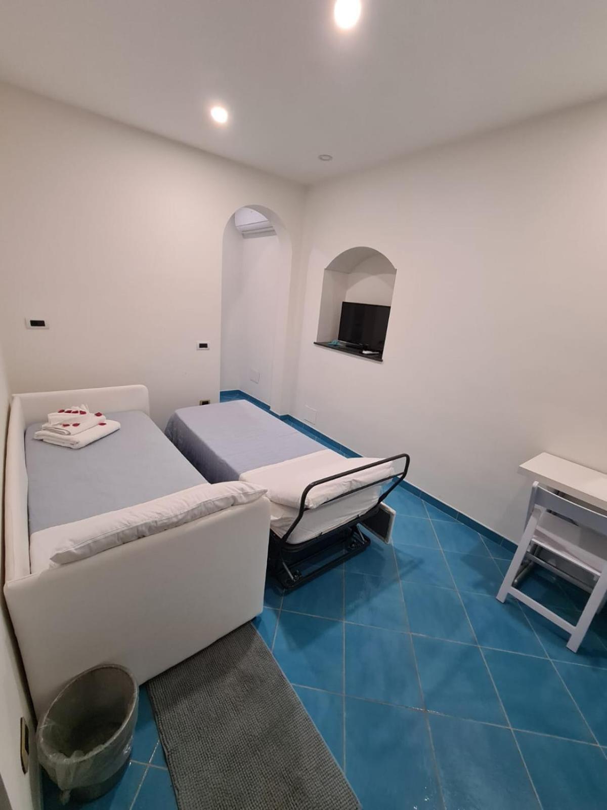 Deluxe Quadruple Room - Photo 12