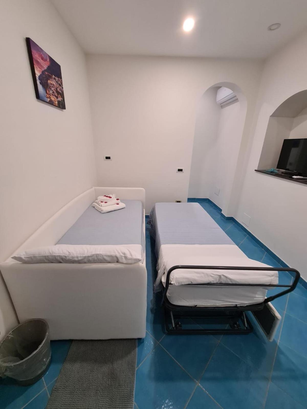 Deluxe Quadruple Room - Photo 14