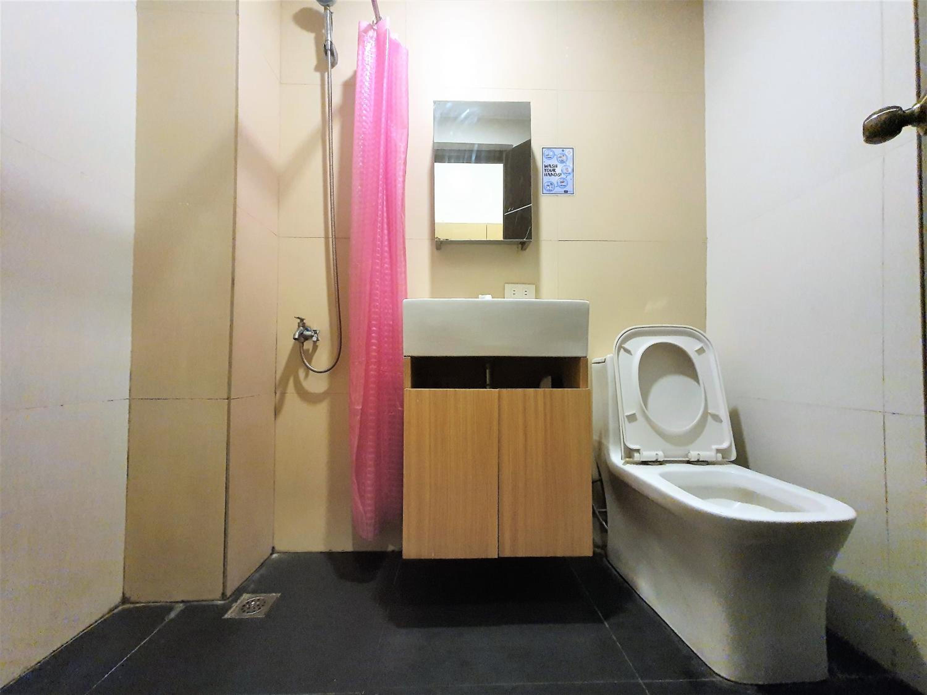 Standard Queen Room - Photo 9