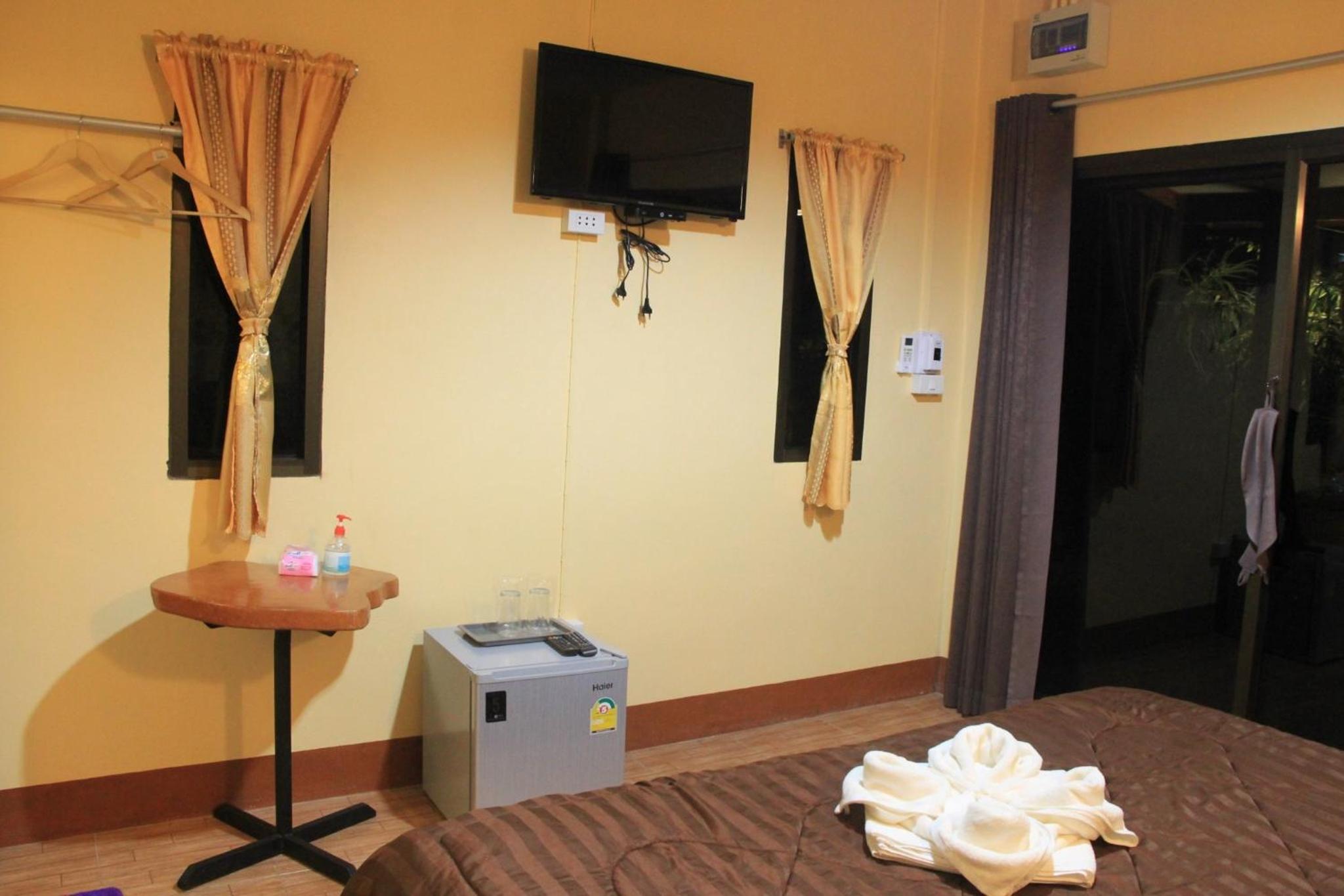 Double Or Twin Room With Private Bathroom photo 3
