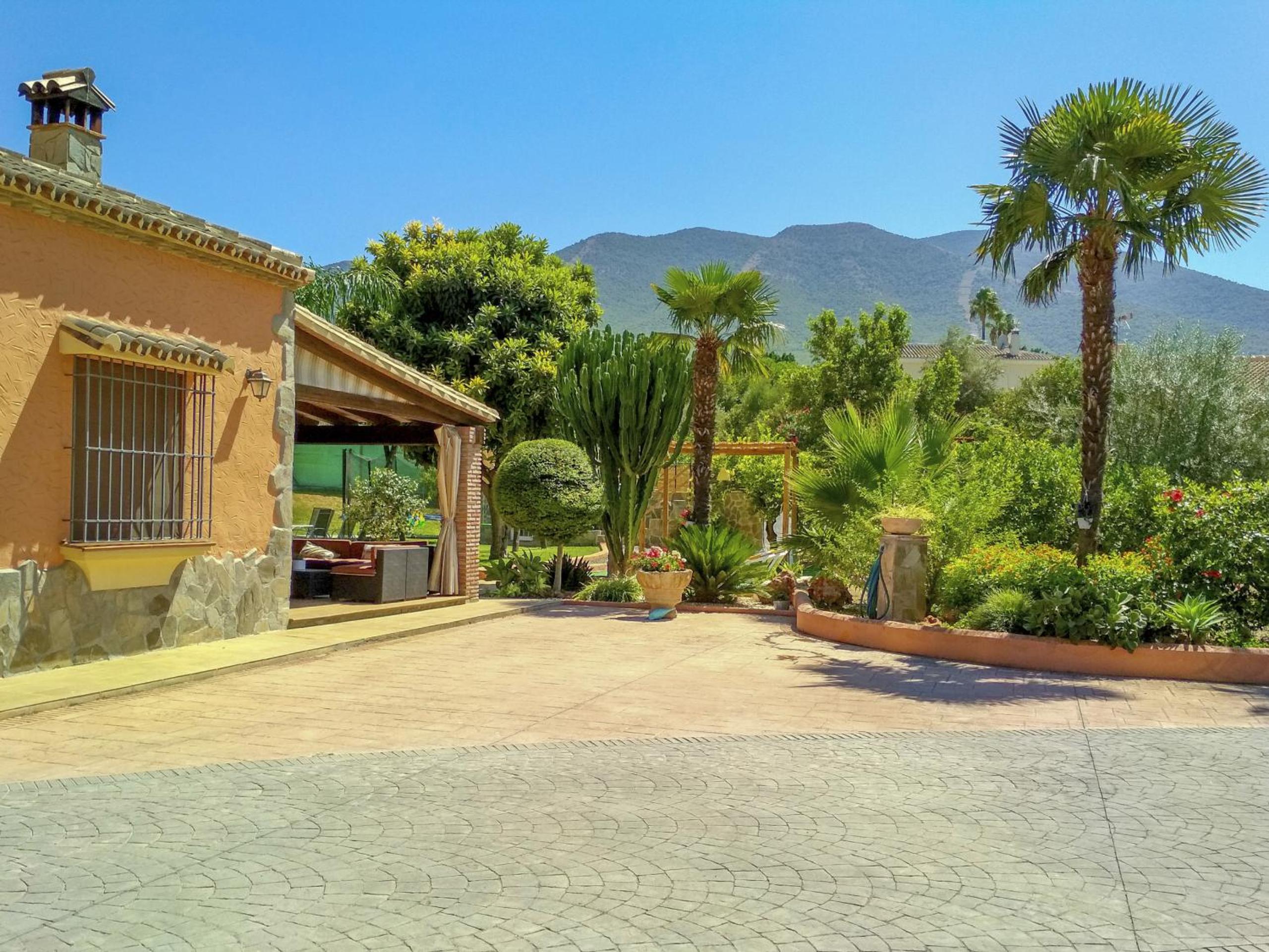 Villa photo 3