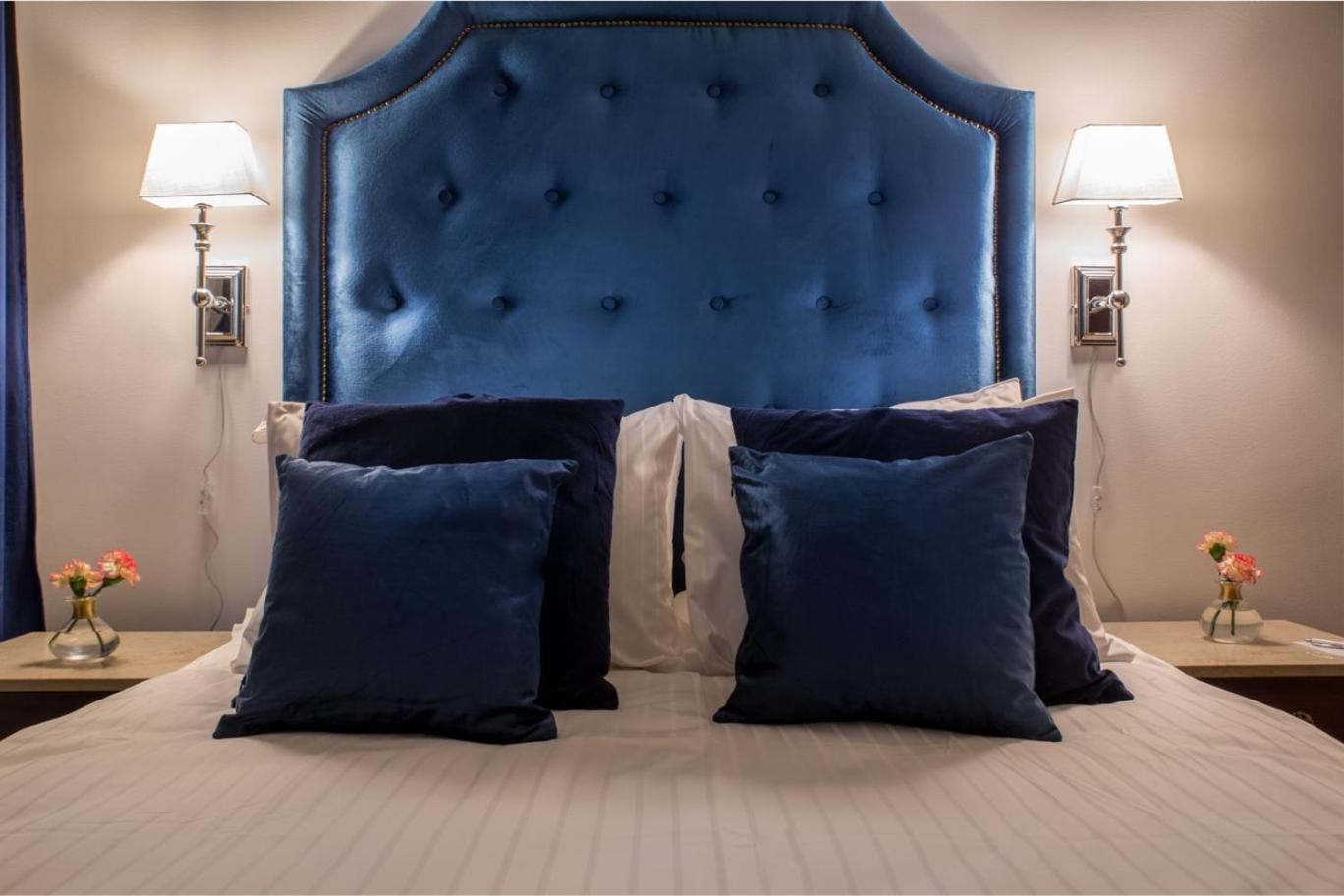 Deluxe Room, 1 King Bed, Non Smoking thumbnail 6