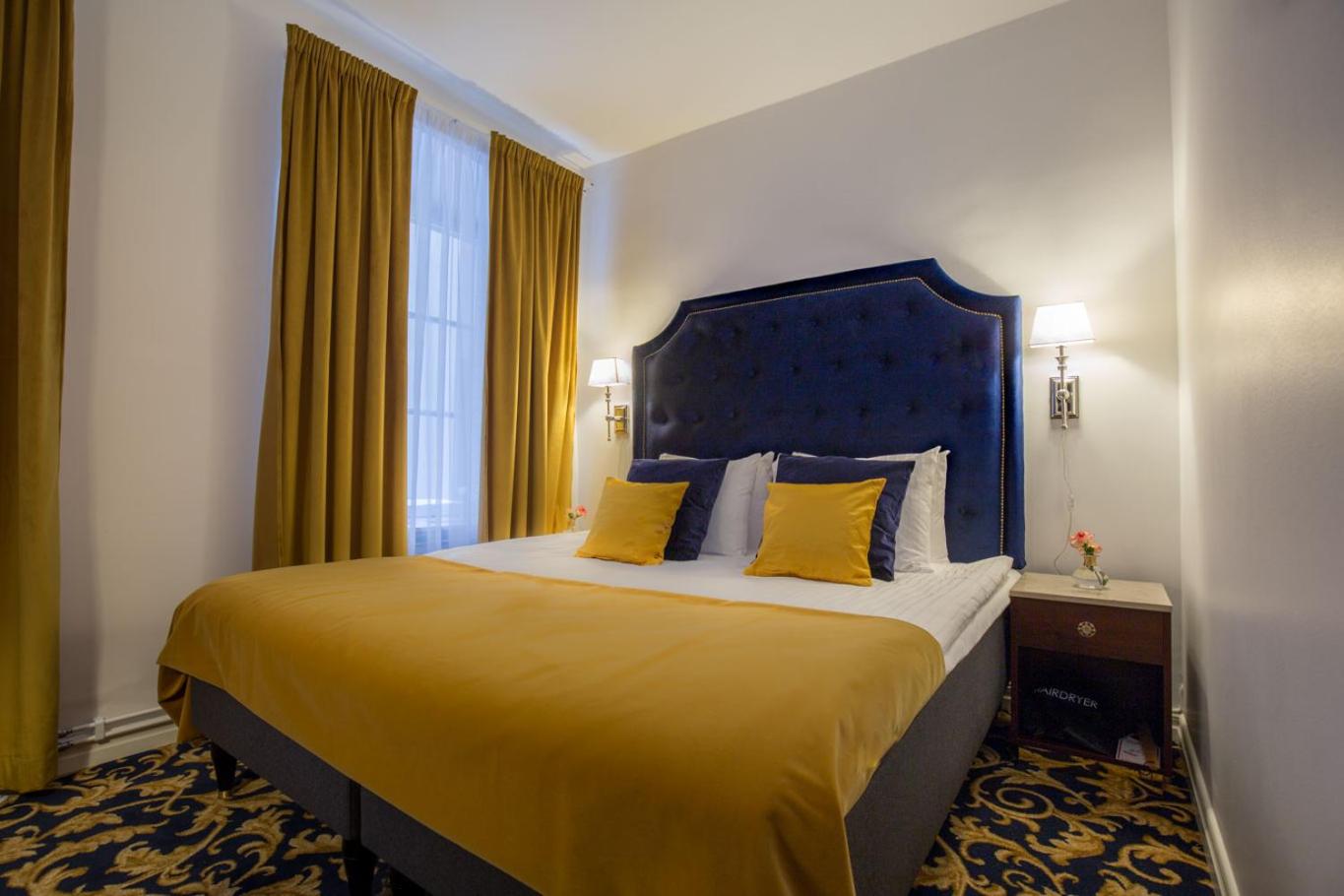 Standard King Room thumbnail 5