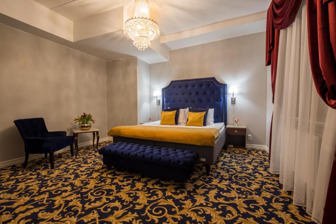 Deluxe King Room with Sofa Bed - Non-Smoking
