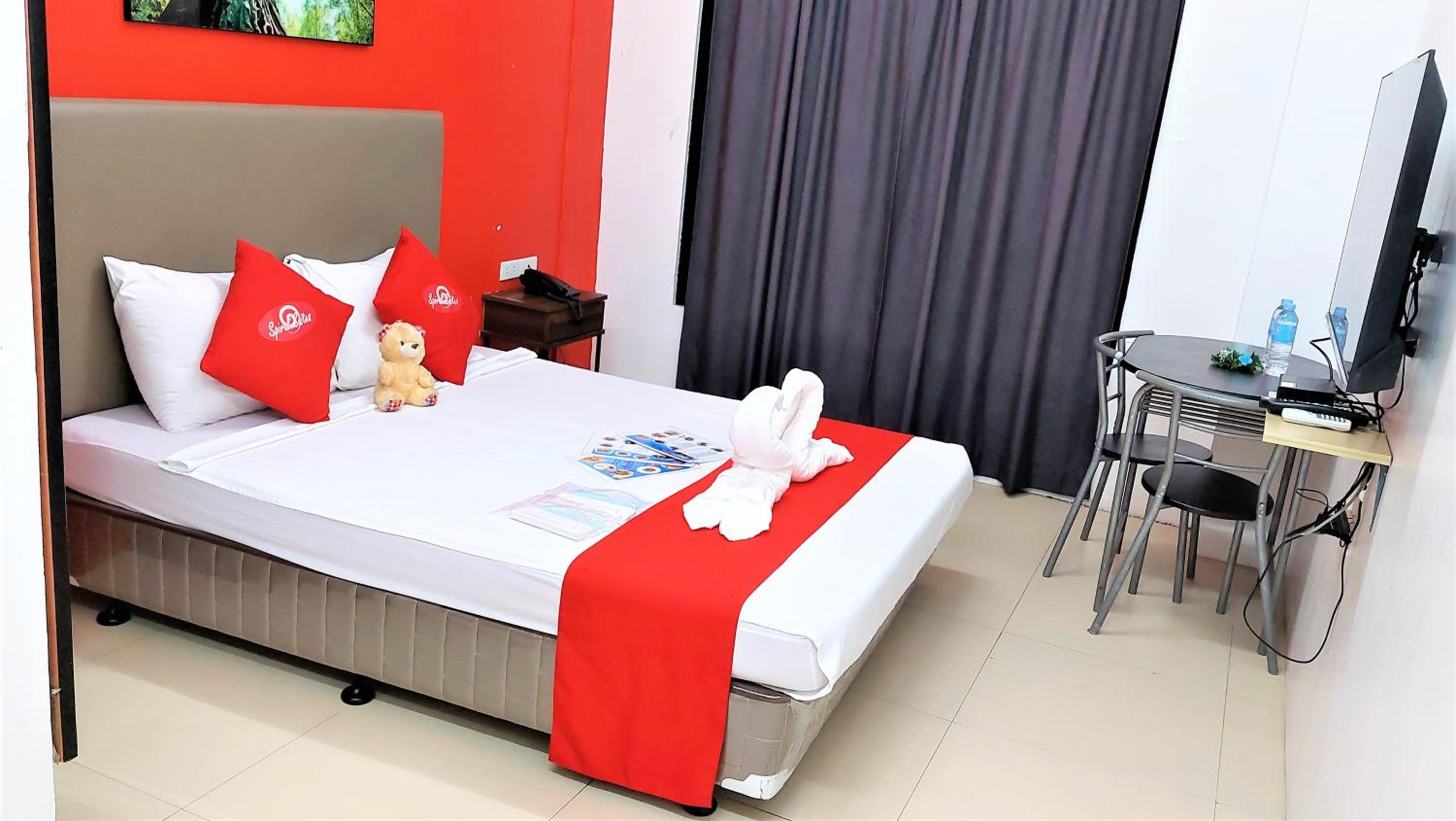 Standard Queen Room - Photo 7