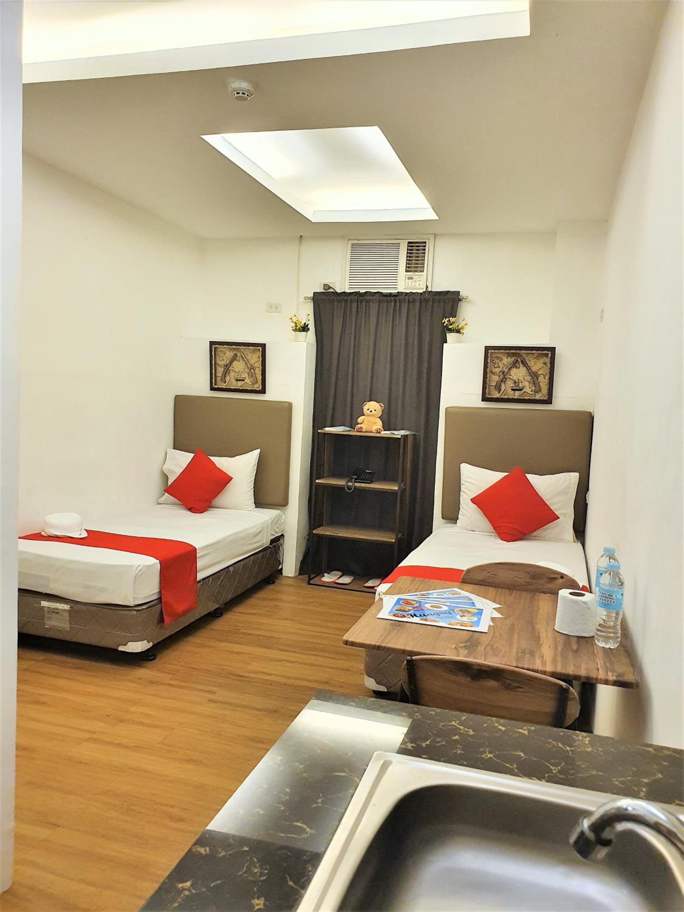 Standard Twin Room - Photo 4