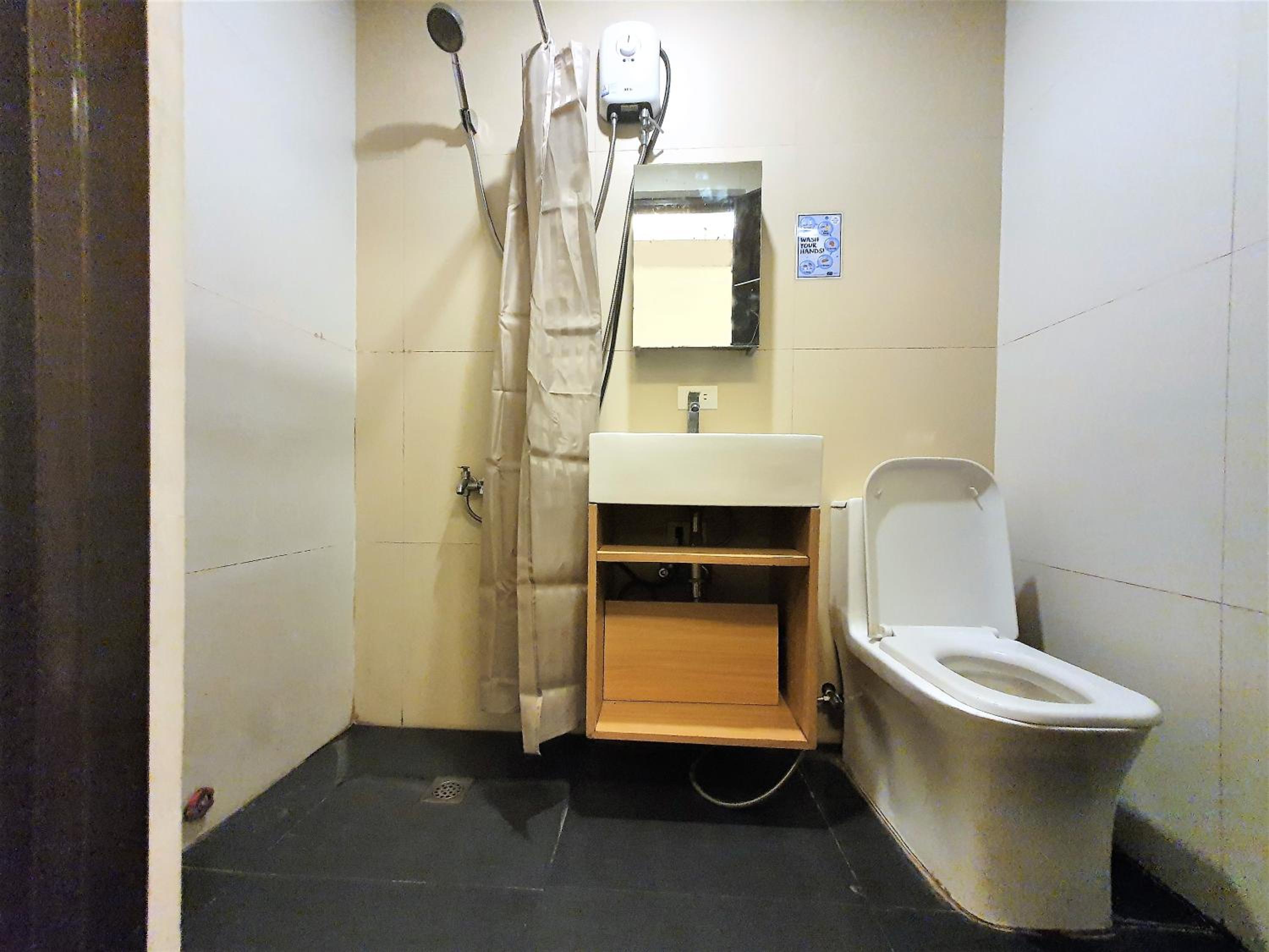Standard Twin Room - Photo 2