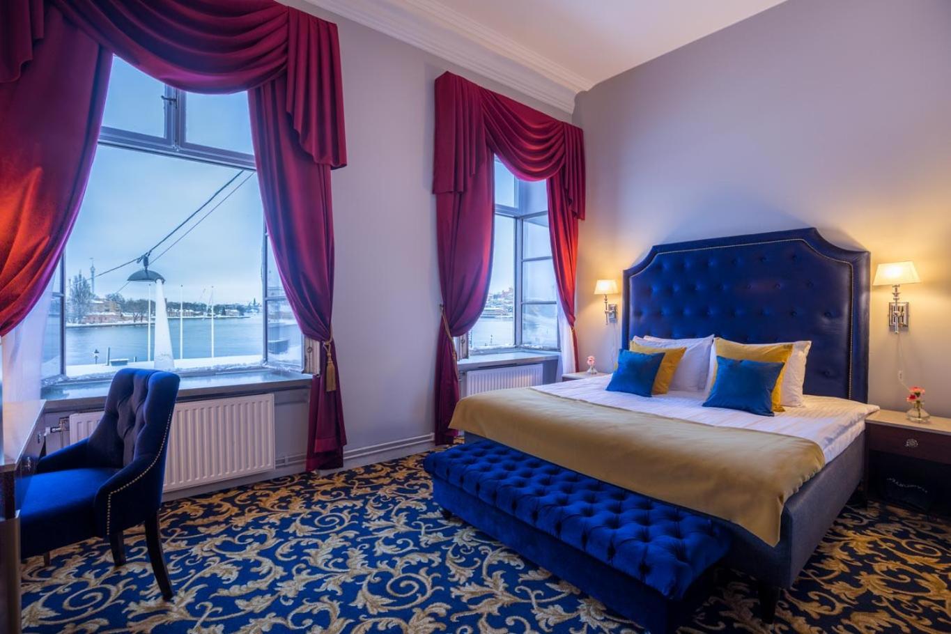 Standard King Room with Sea View - Non-Smoking