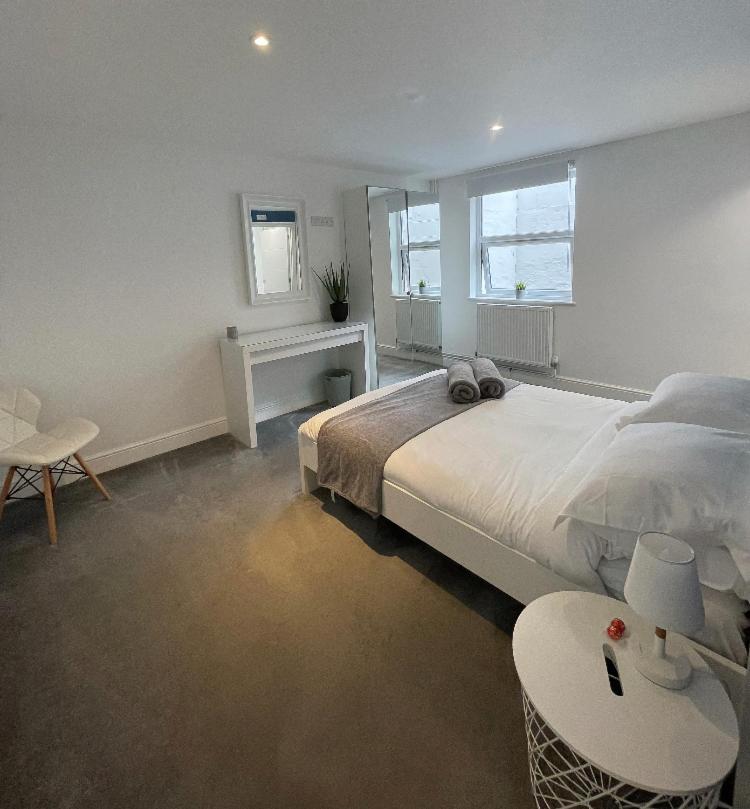 Two-Bedroom Apartment - Photo 9