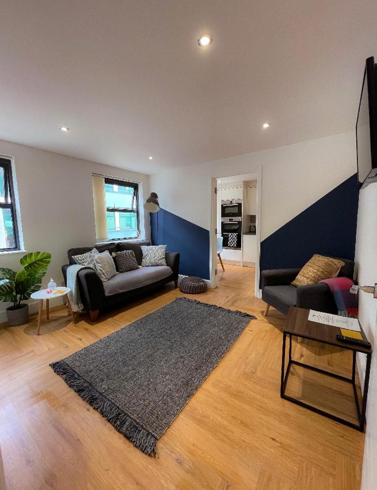 Two-Bedroom Apartment - Photo 2