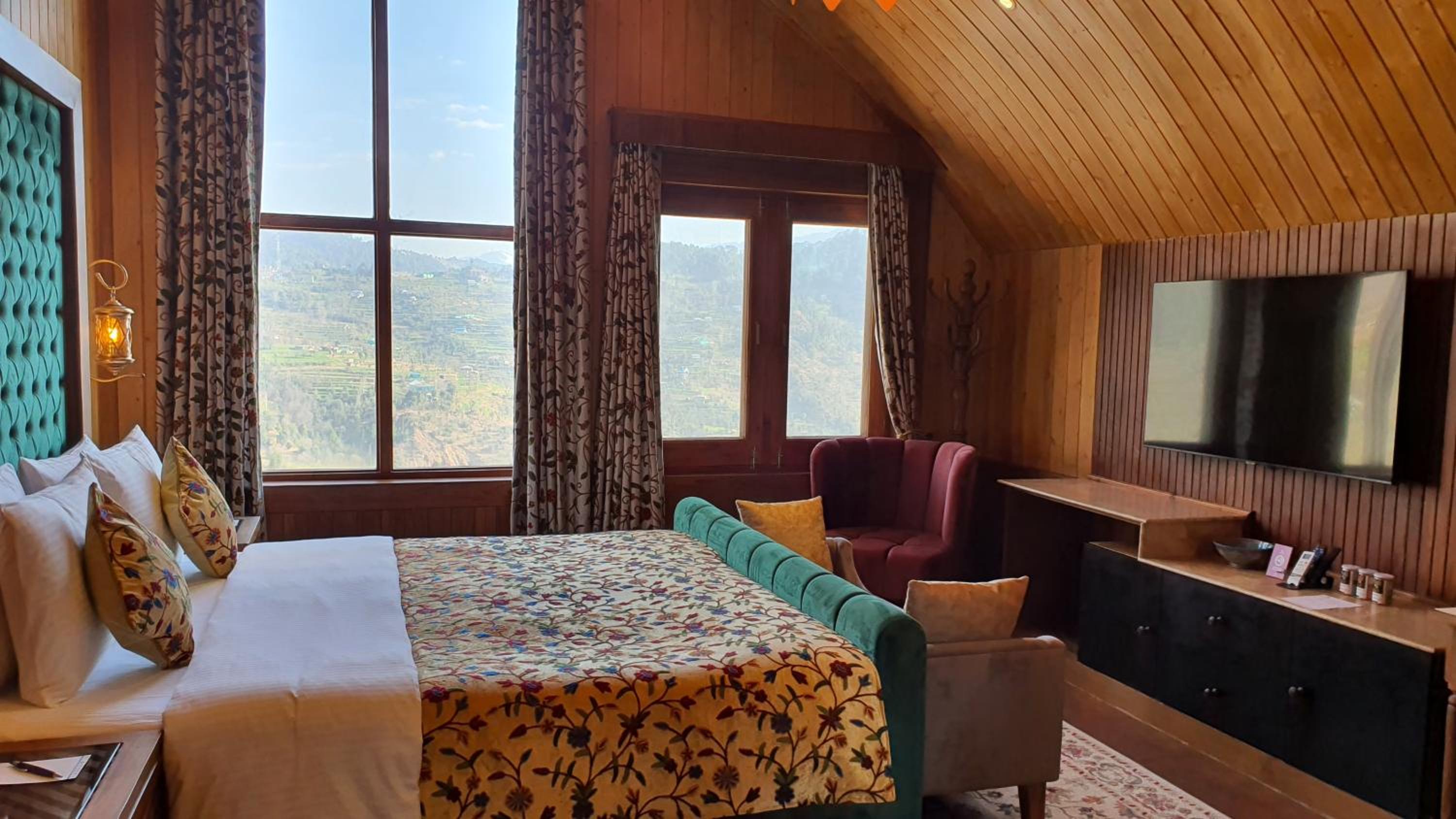 Gondola View Suite With Complimentary Unlimited Gondola Rides