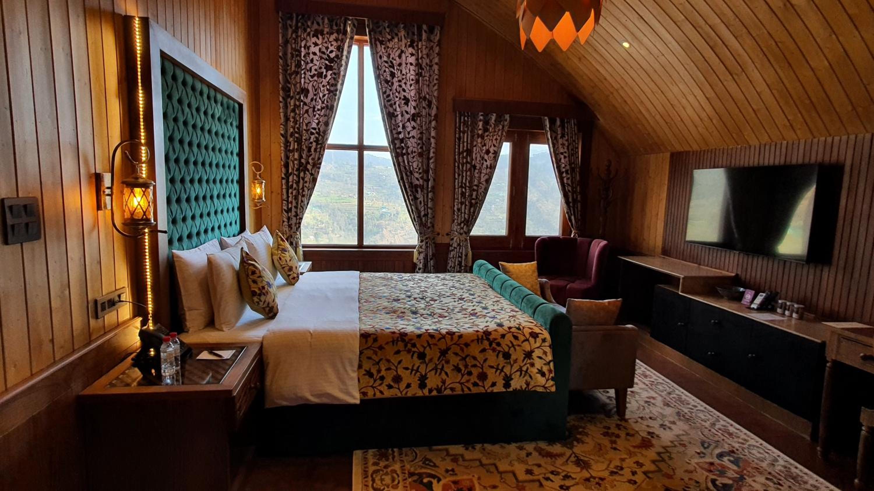Gondola View Suite With Complimentary Unlimited Gondola Rides