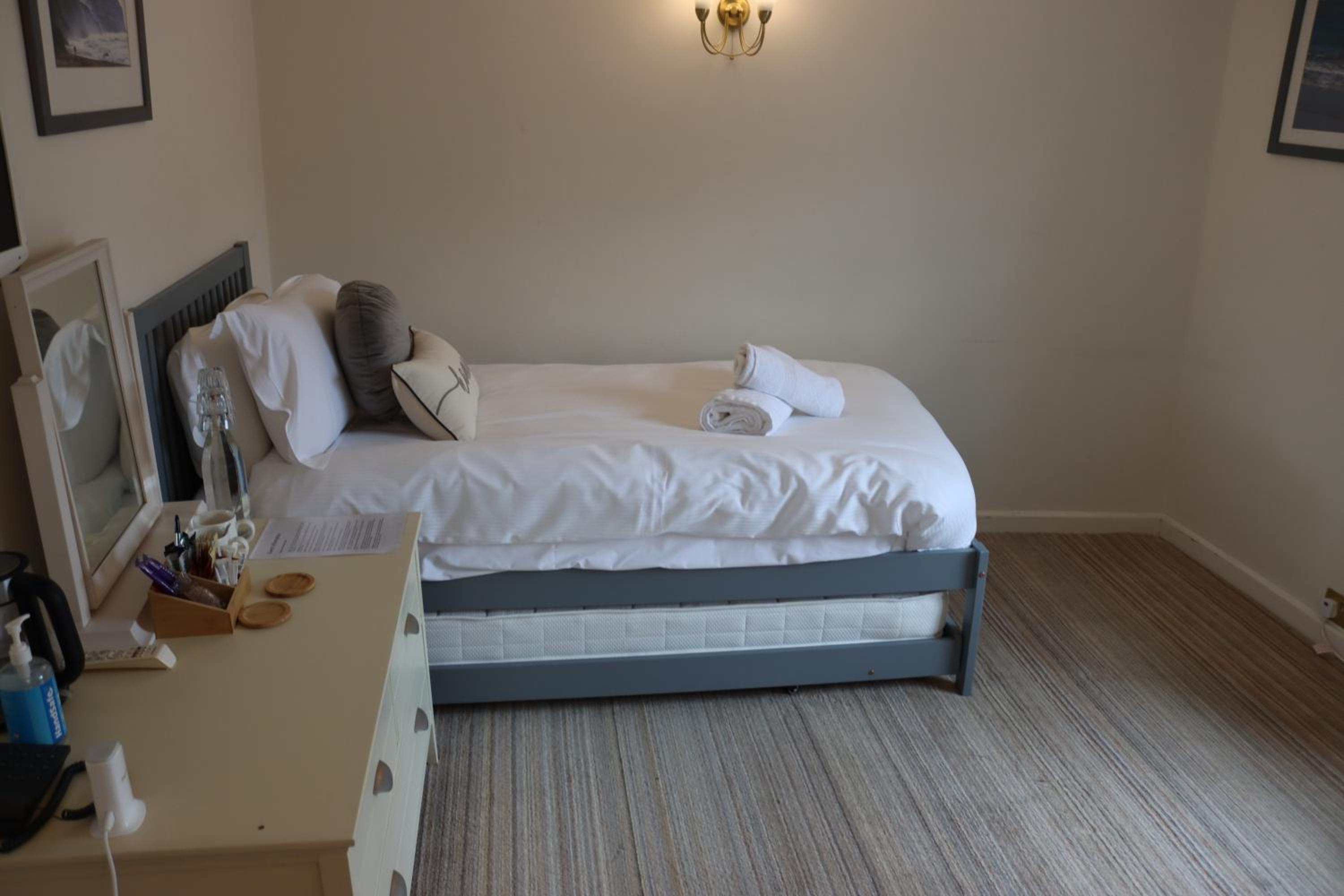 Twin Room with Extra Bed - Photo 5