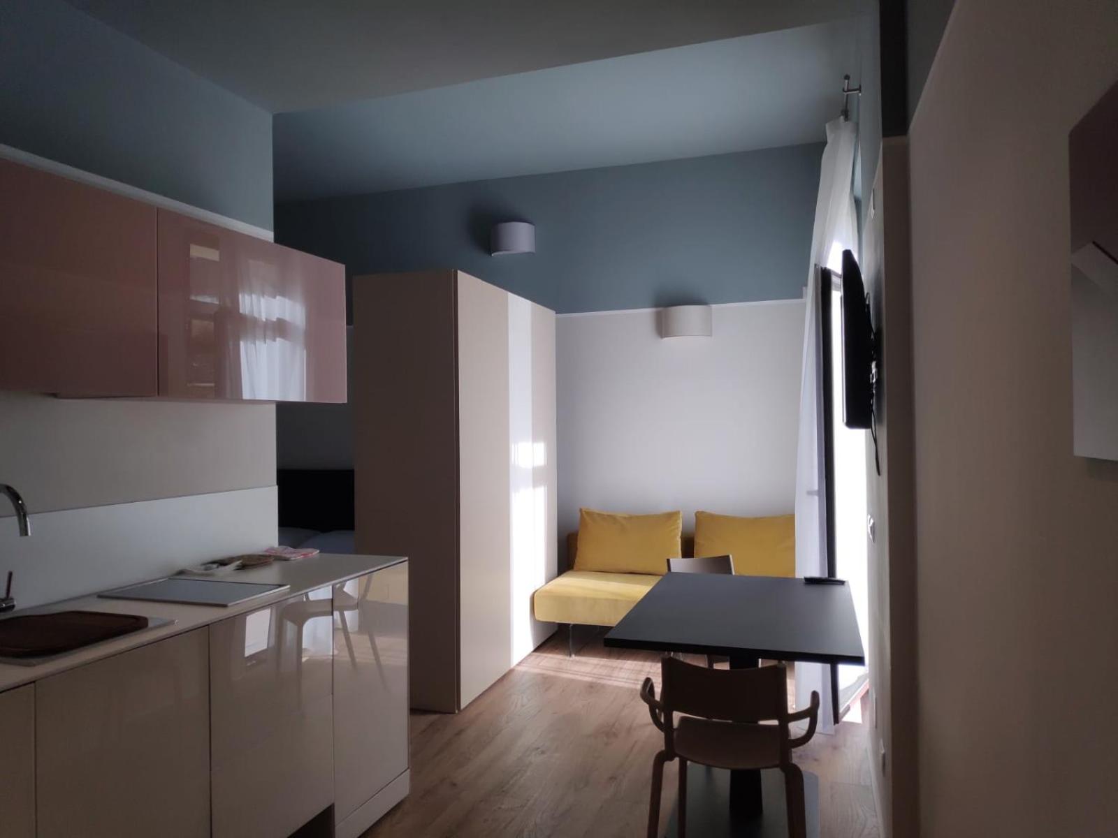 Studio with Terrace - Photo 2