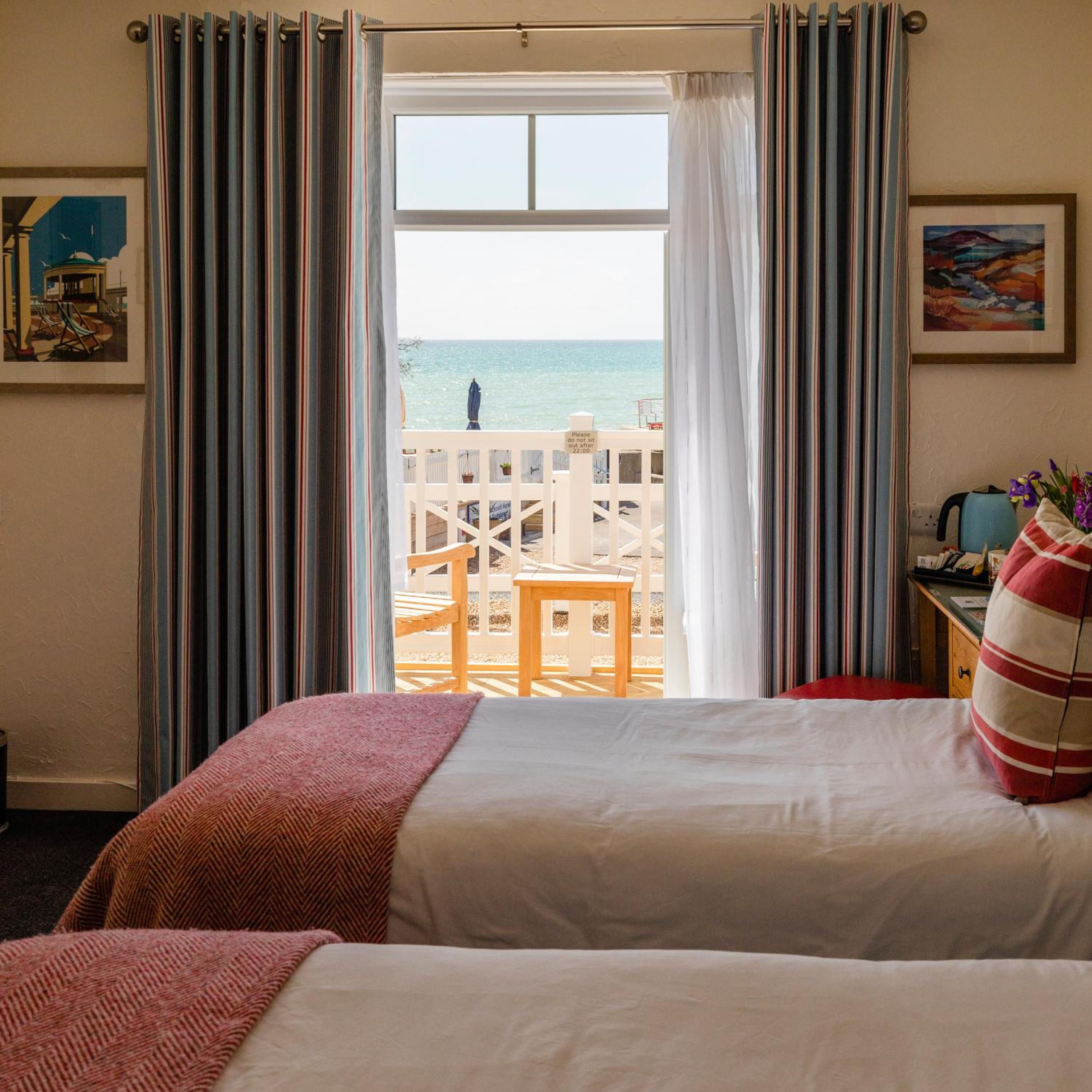 Classic Twin Room with Balcony and Sea View - Photo 2