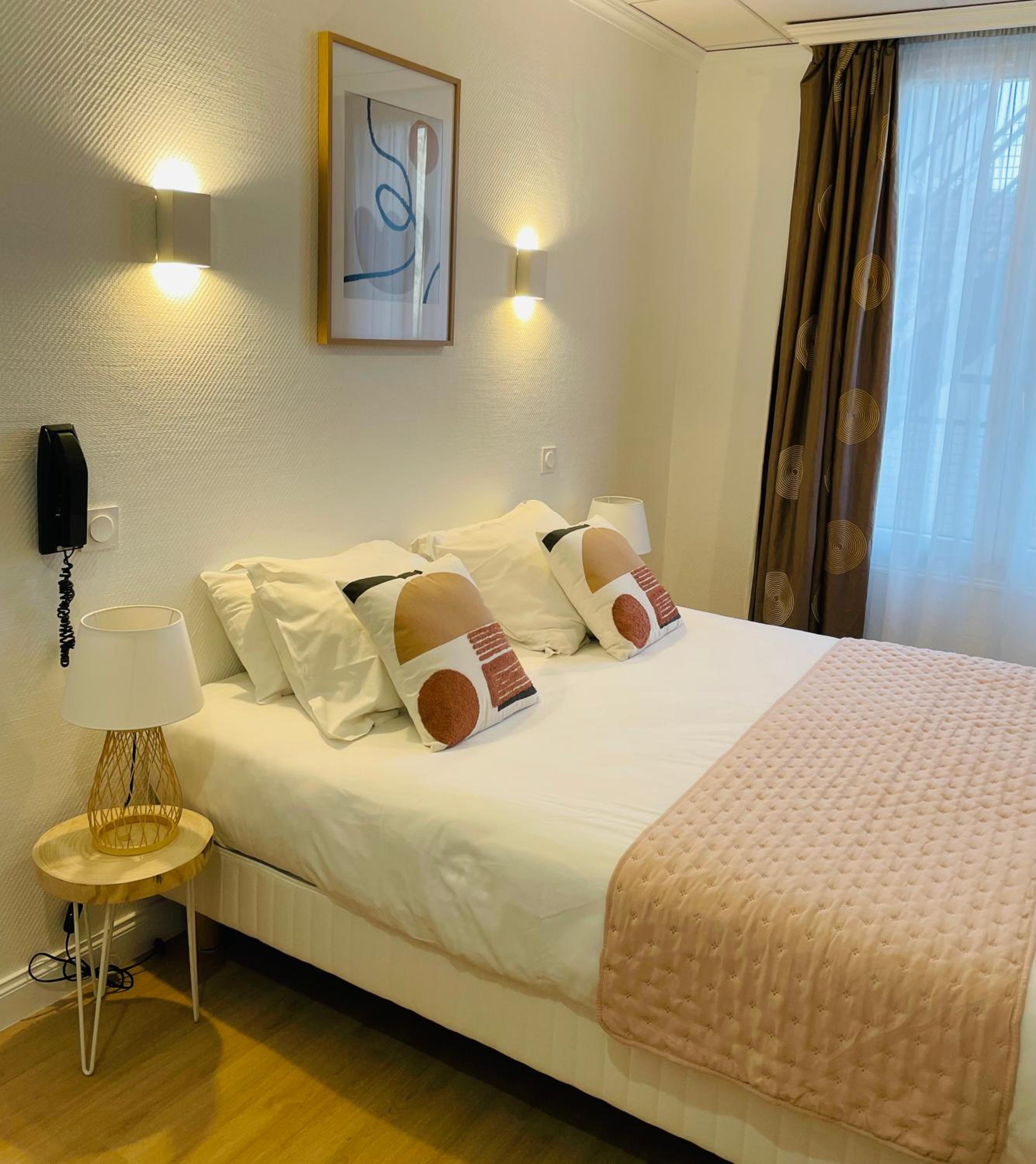 Double Room - Photo 16
