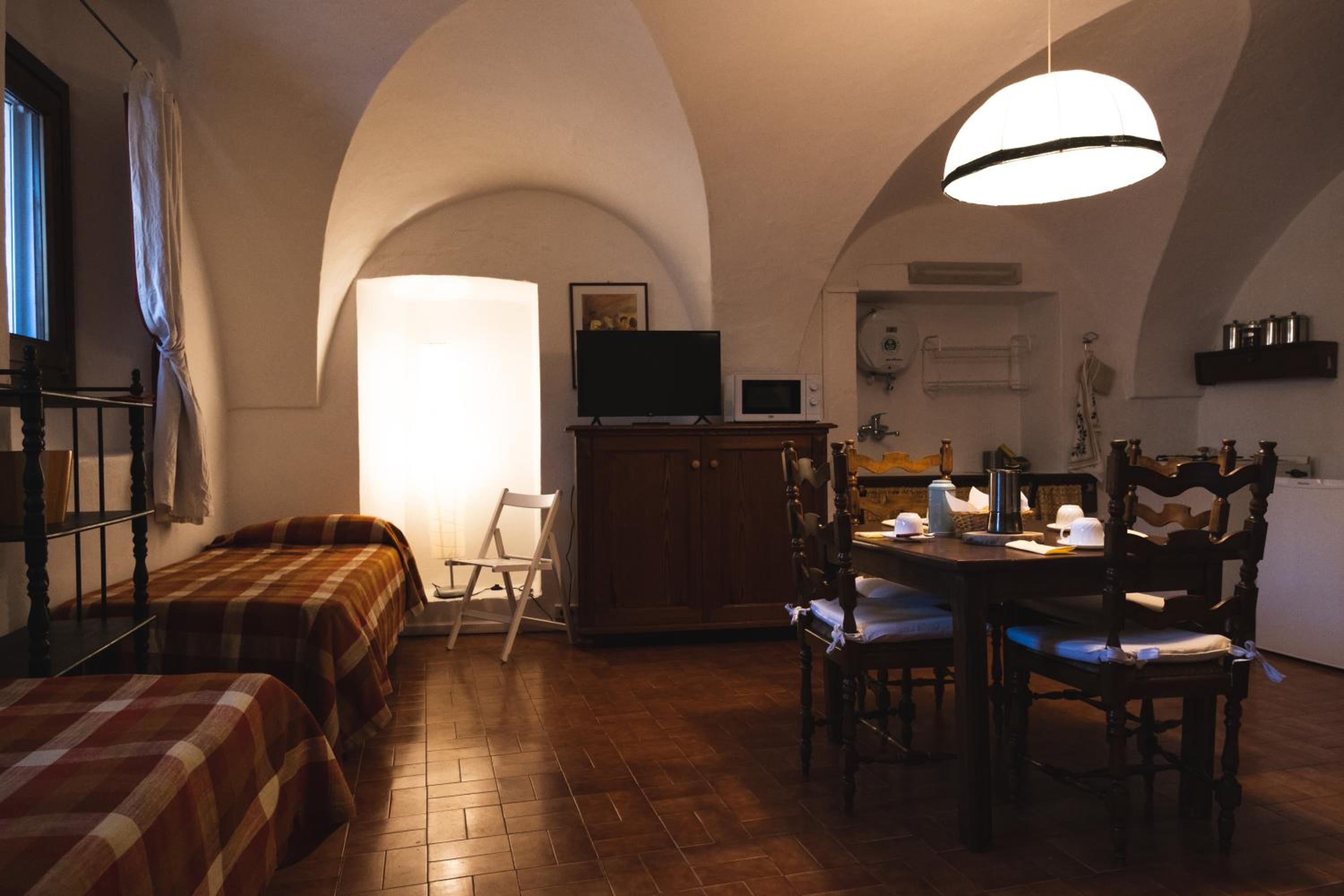 One-Bedroom Apartment - Photo 5
