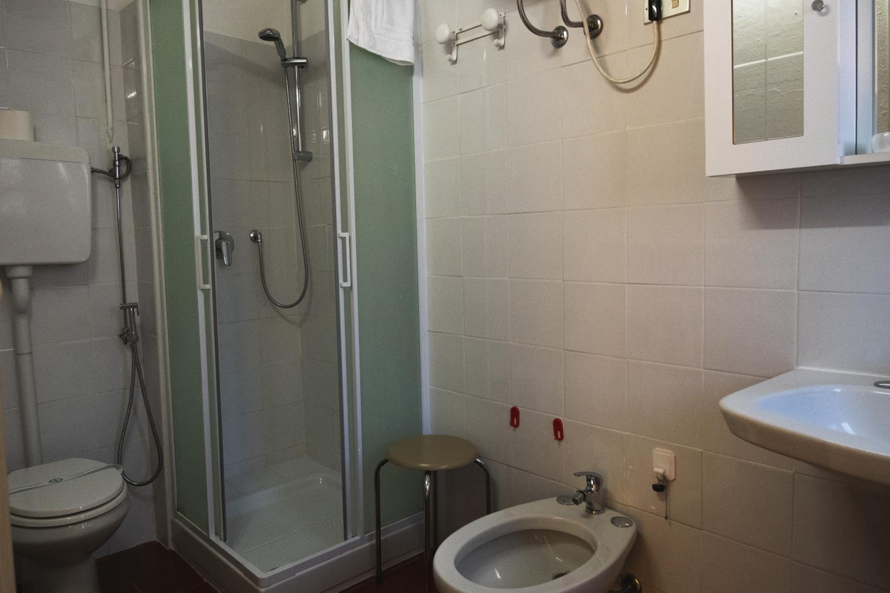 One-Bedroom Apartment - Photo 2