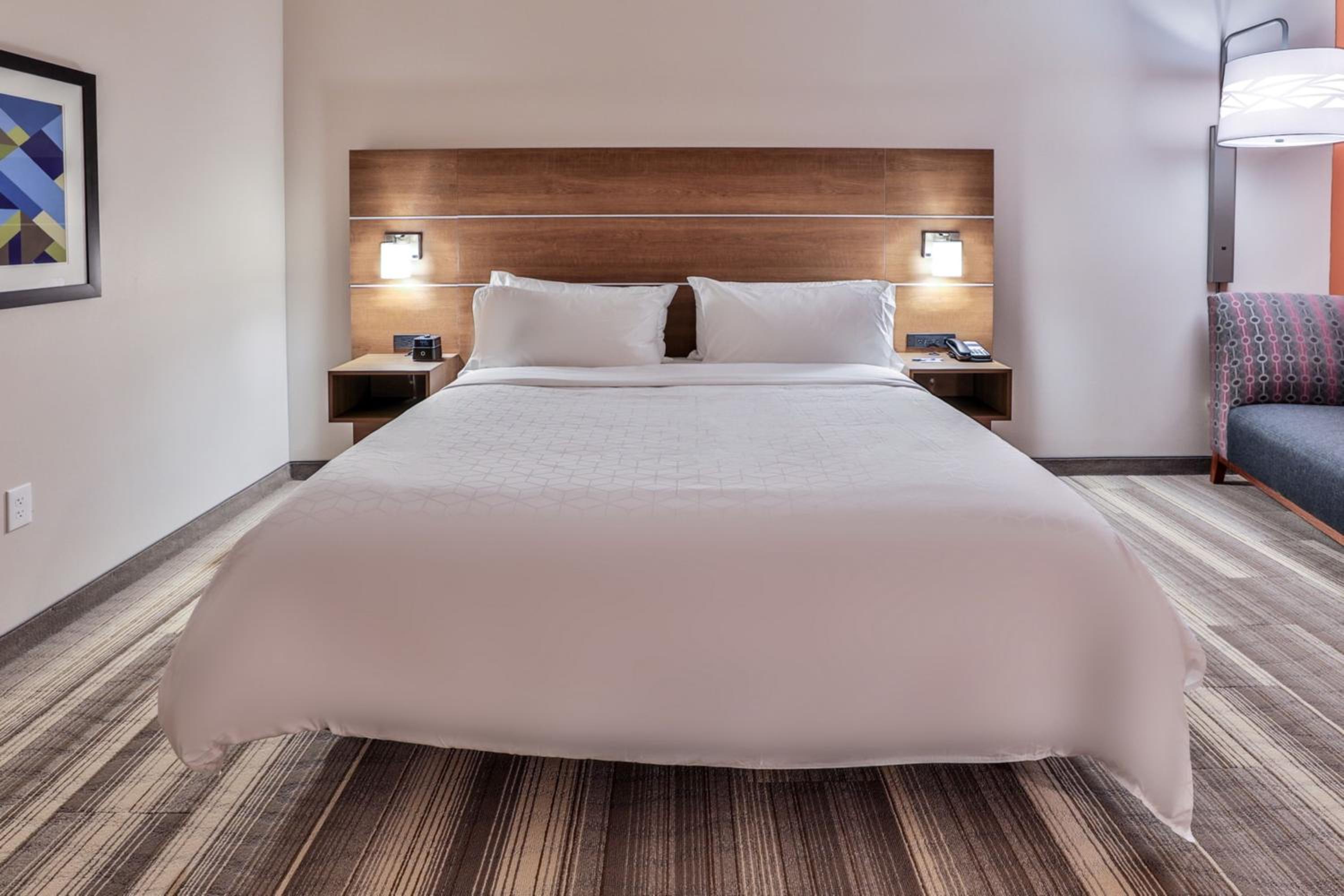 Standard King Room - Photo 3