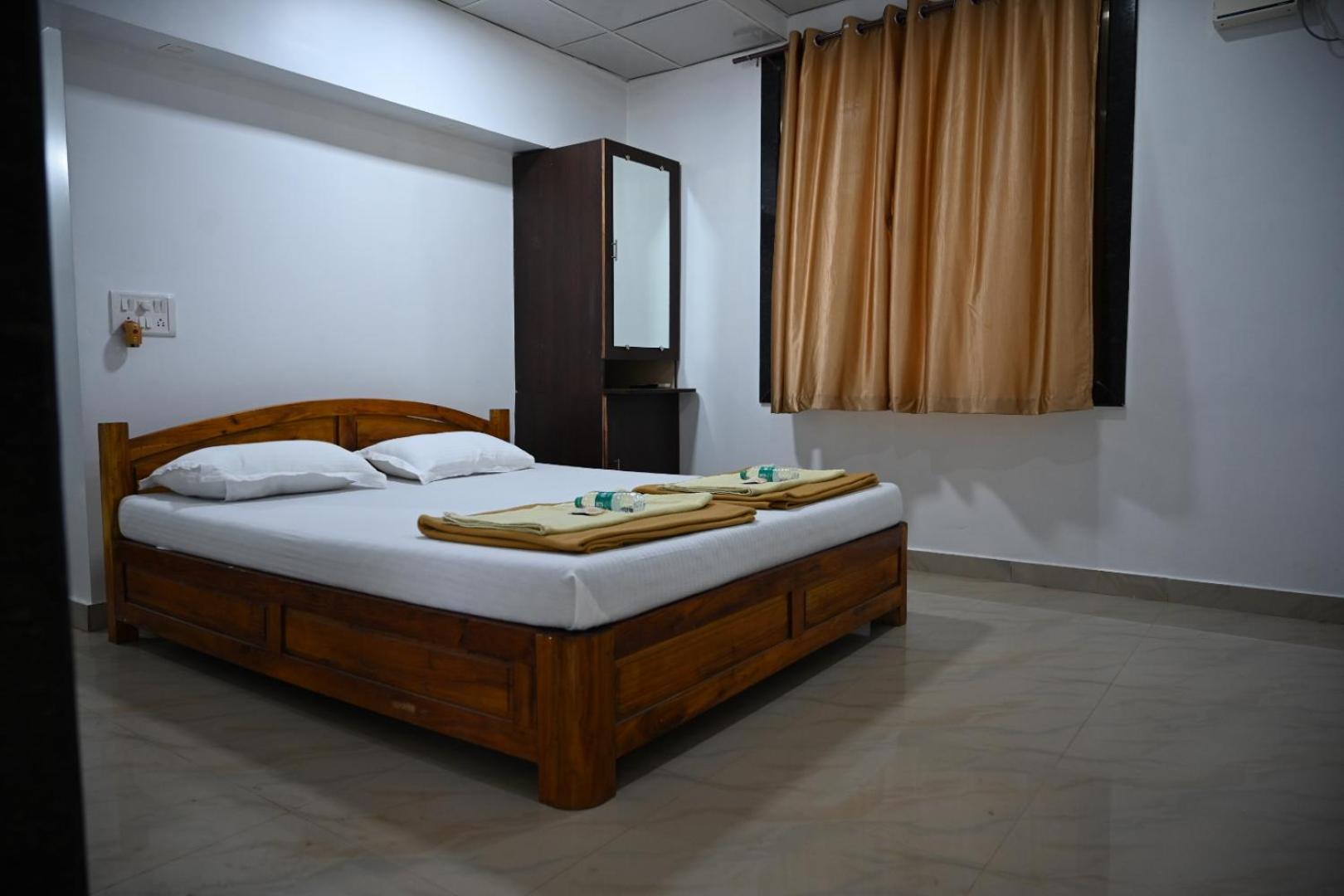 Deluxe Double Room with Side Sea View photo 3