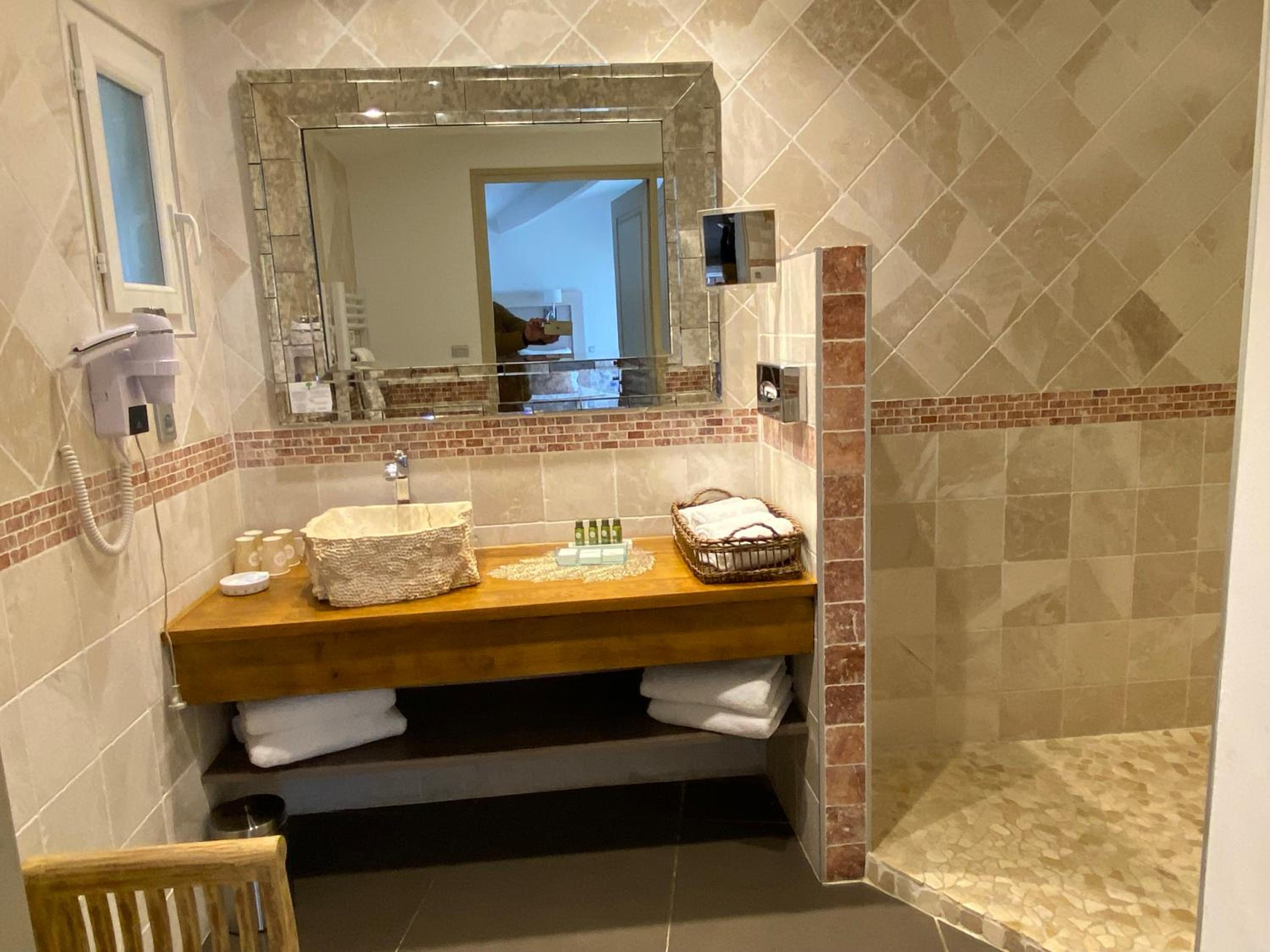 Family Suite (2 Adults + 2 Children) - Photo 4
