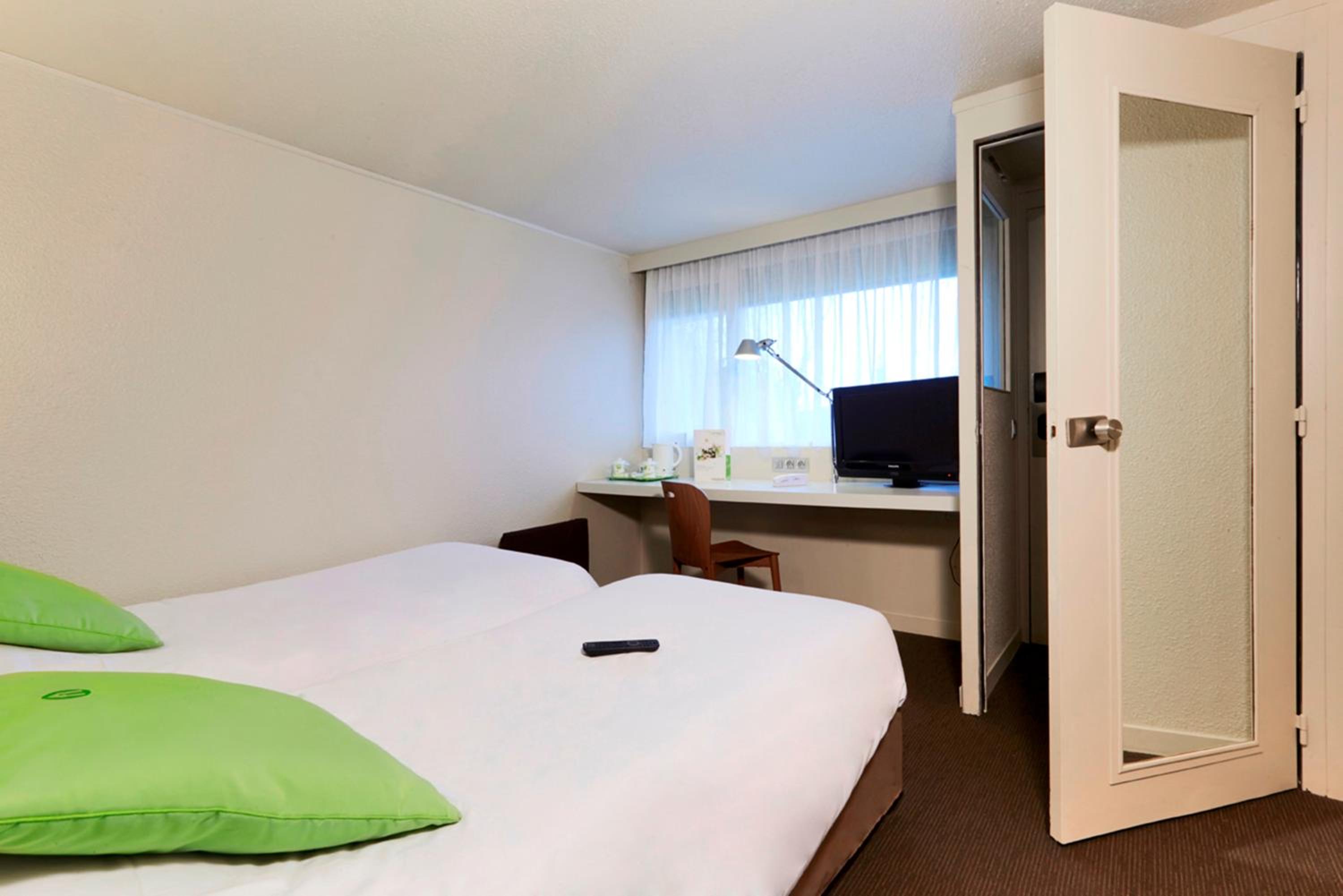 Standard Twin Room - Photo 4