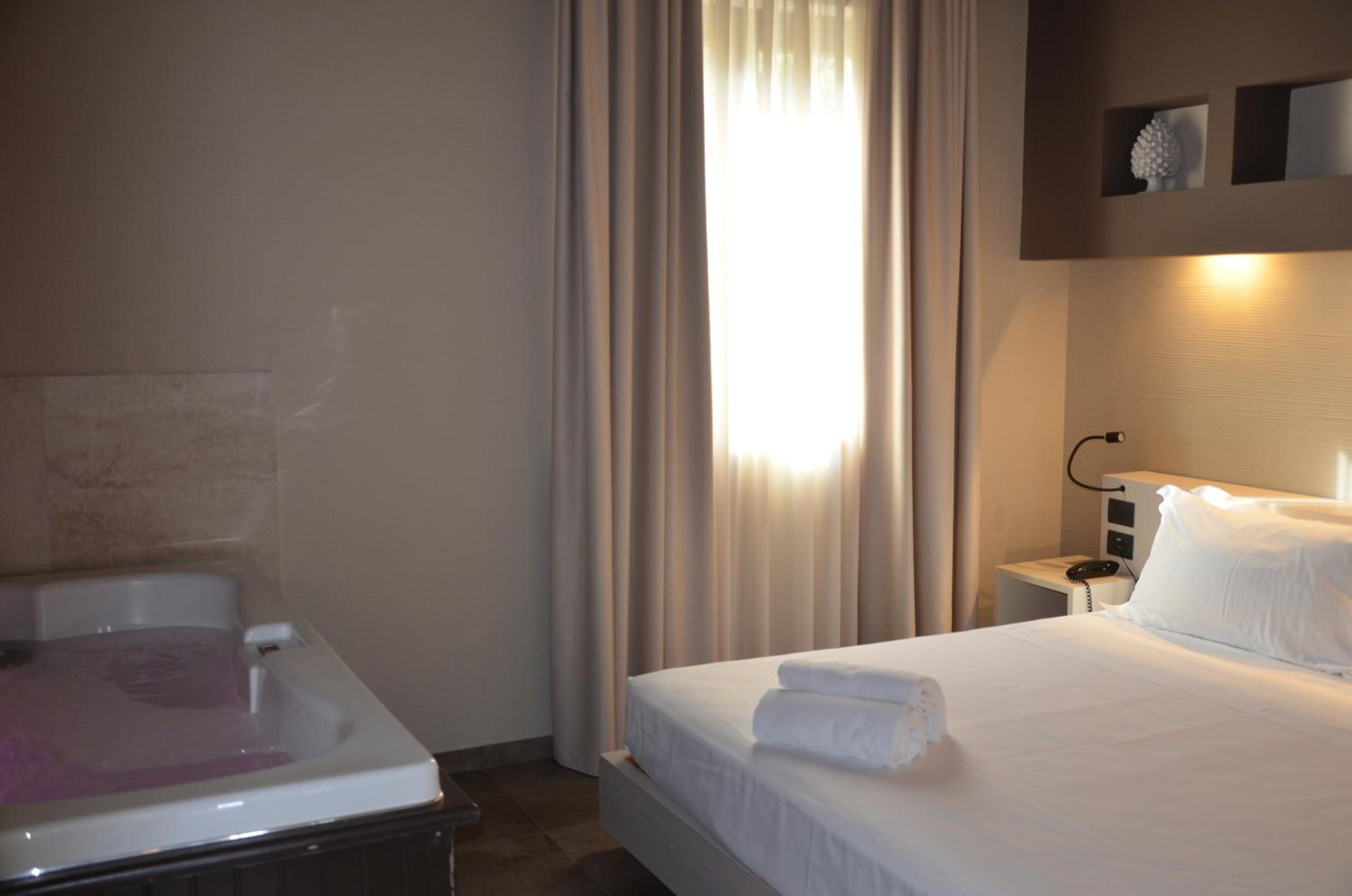 King Suite - Photo 3