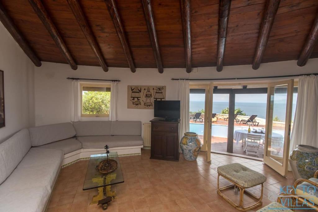 Villa photo 1