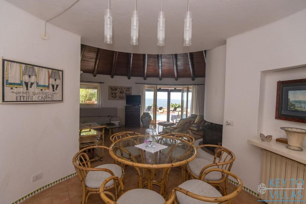 Villa photo 2