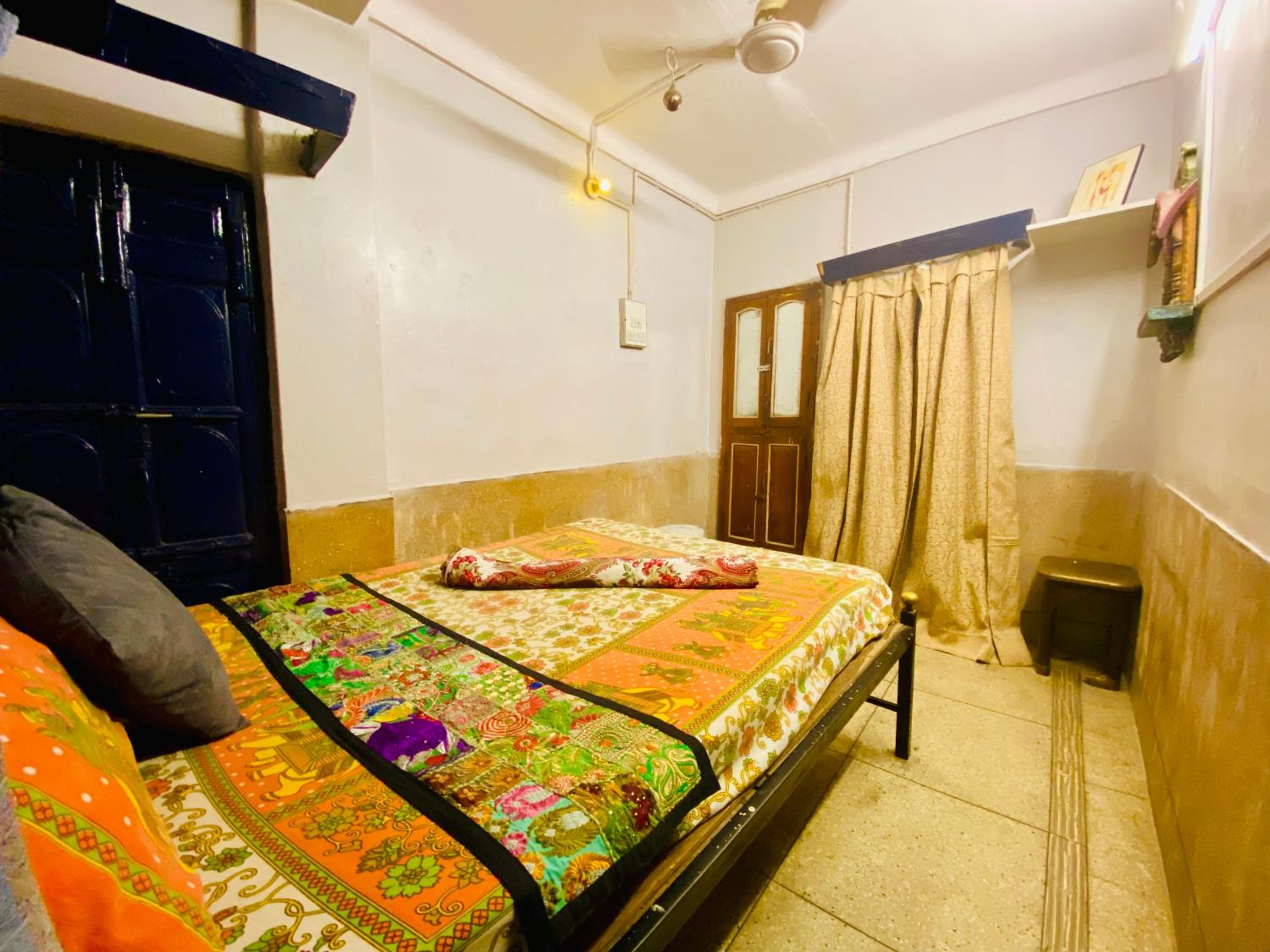 Deluxe Double Room with Shower - Photo 3