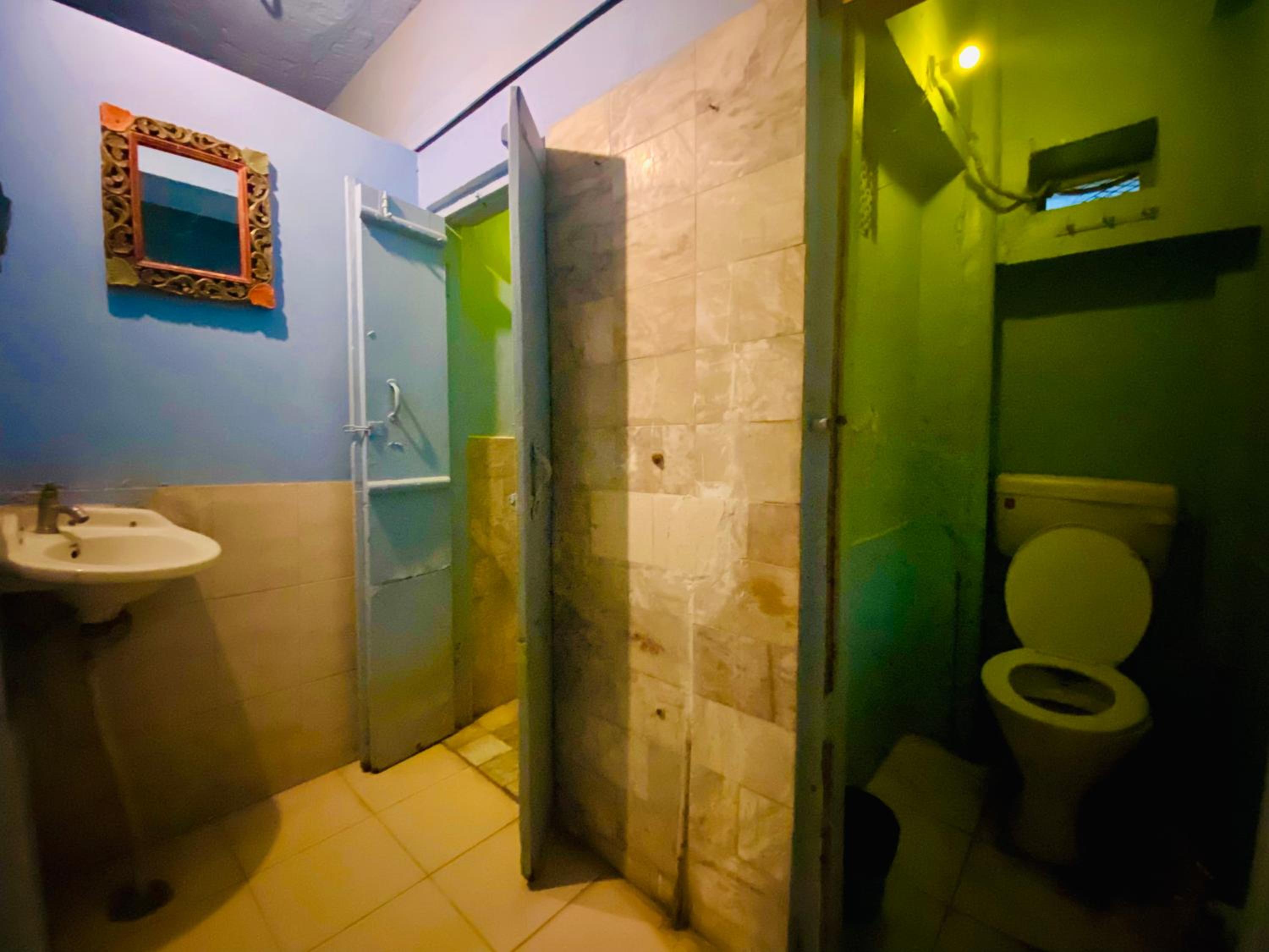 Deluxe Double Room with Shower - Photo 4