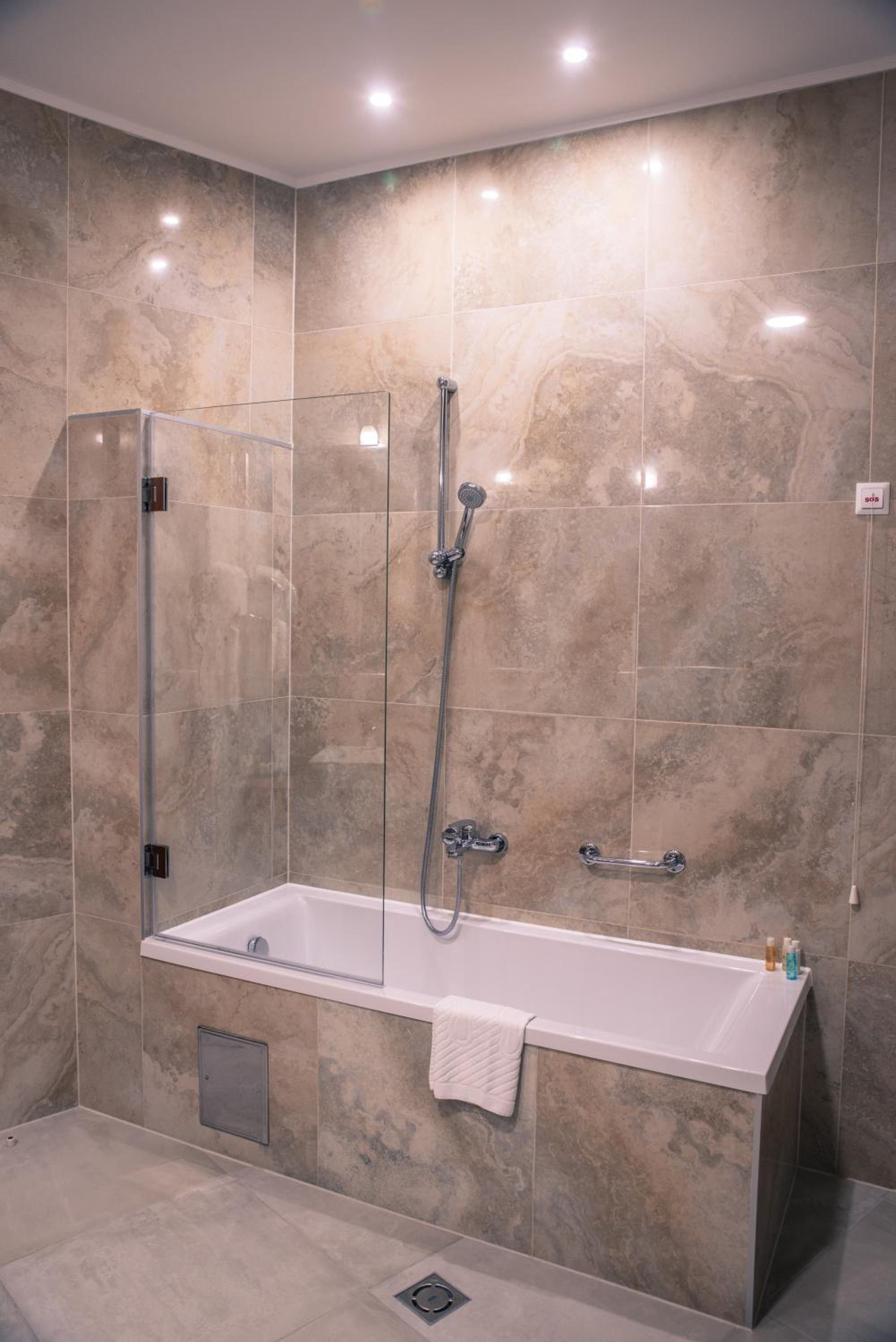 Premium Triple Room - Photo 6