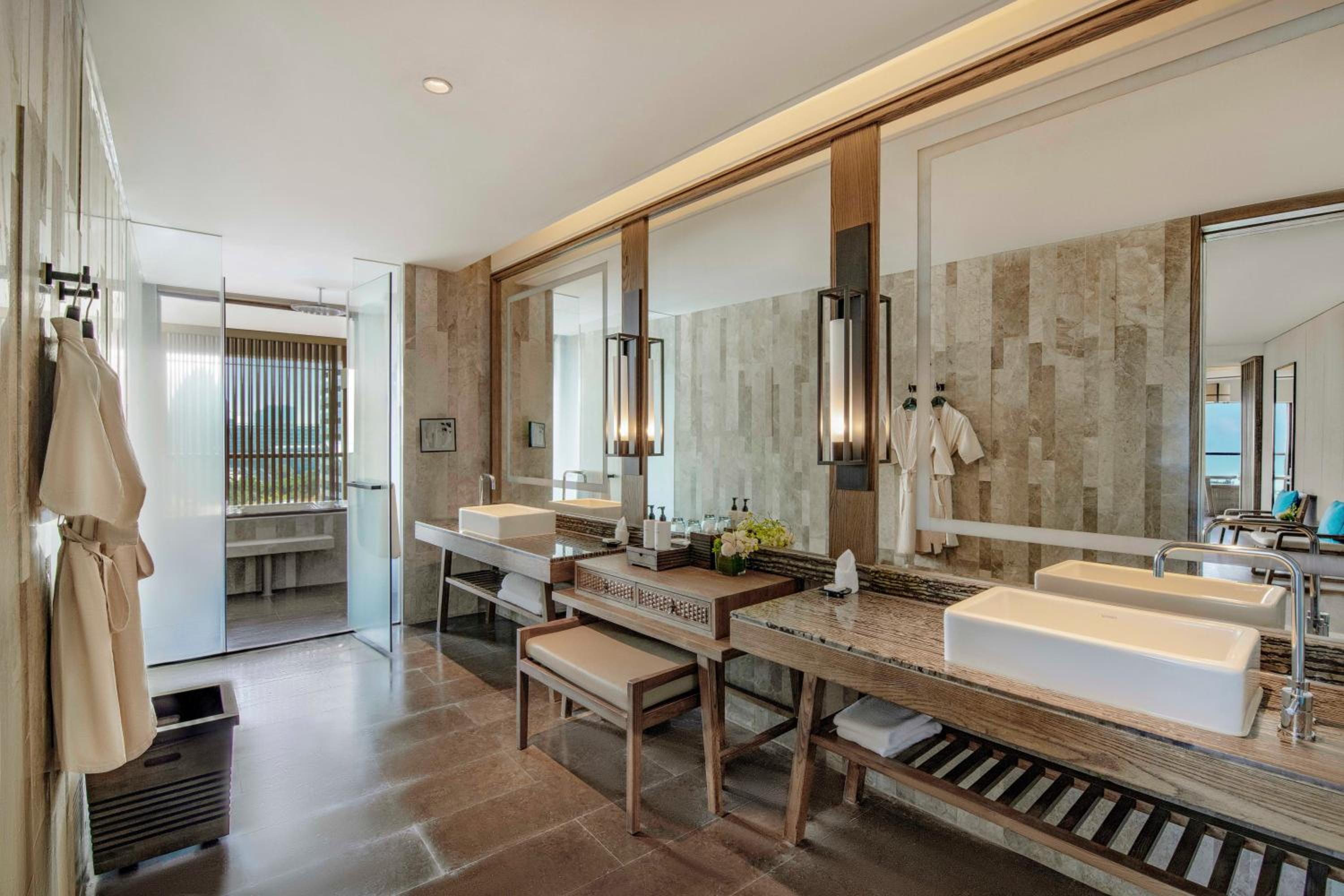 One-Bedroom Suite with Sea View