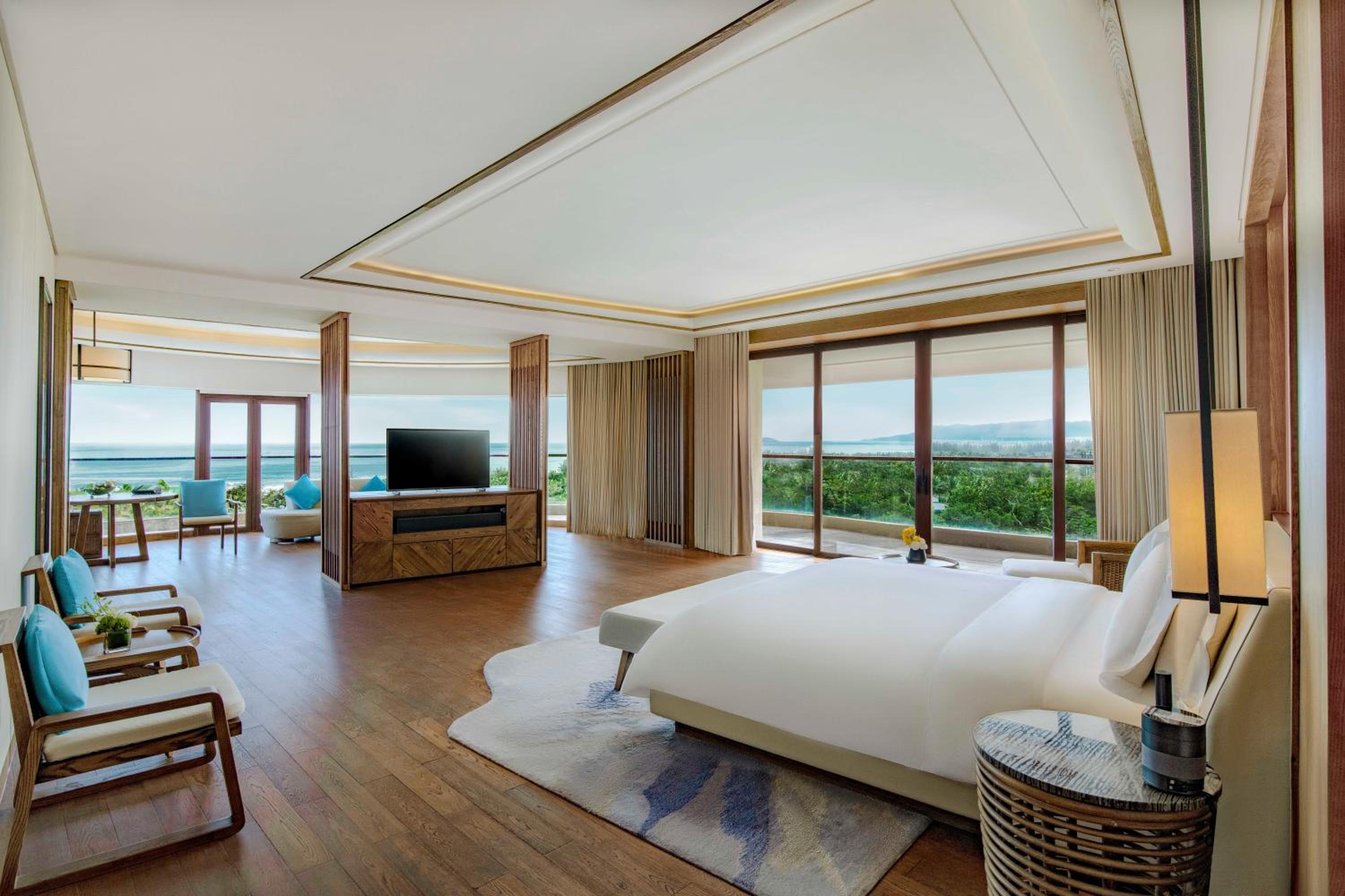 One-Bedroom Suite with Sea View