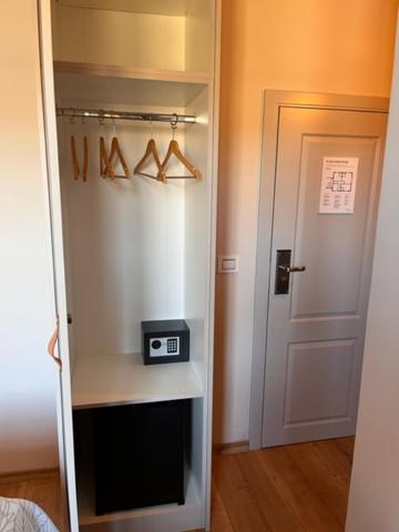 Economy Double or Twin Room photo 3