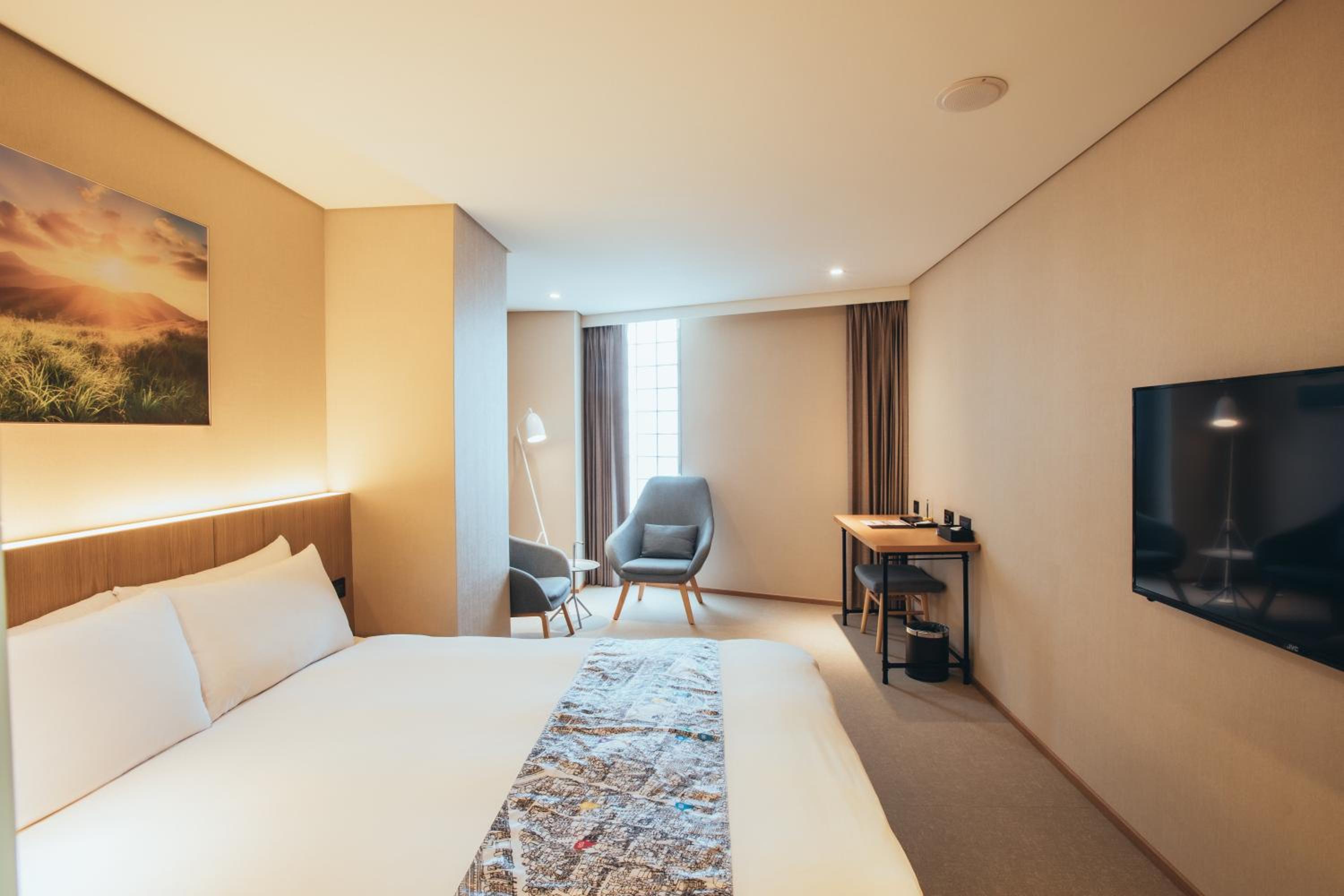 Standard Double Room with no Window